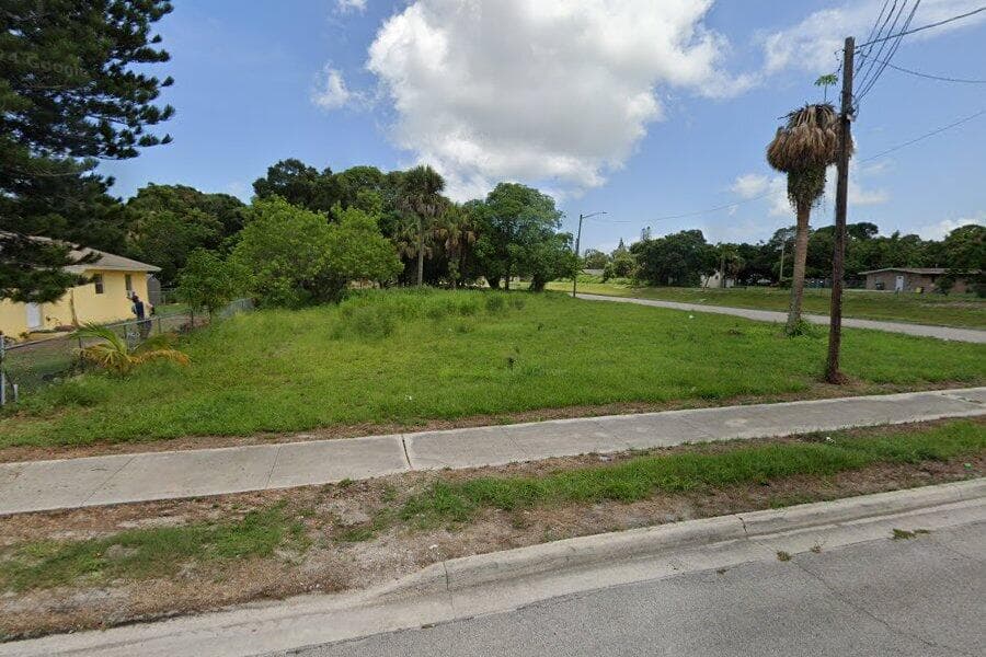 414 N 21st Street, Fort Pierce, FL 34950 — photo 1 of 2