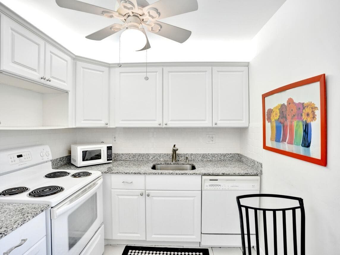 298 Burgundy G, Delray Beach, FL 33484 — photo 12 of 41