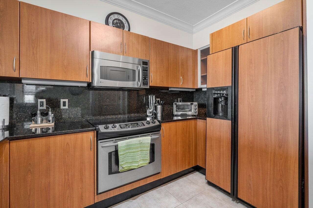 806 E Windward 301 Way 301, Lantana, FL 33462 — photo 16 of 45