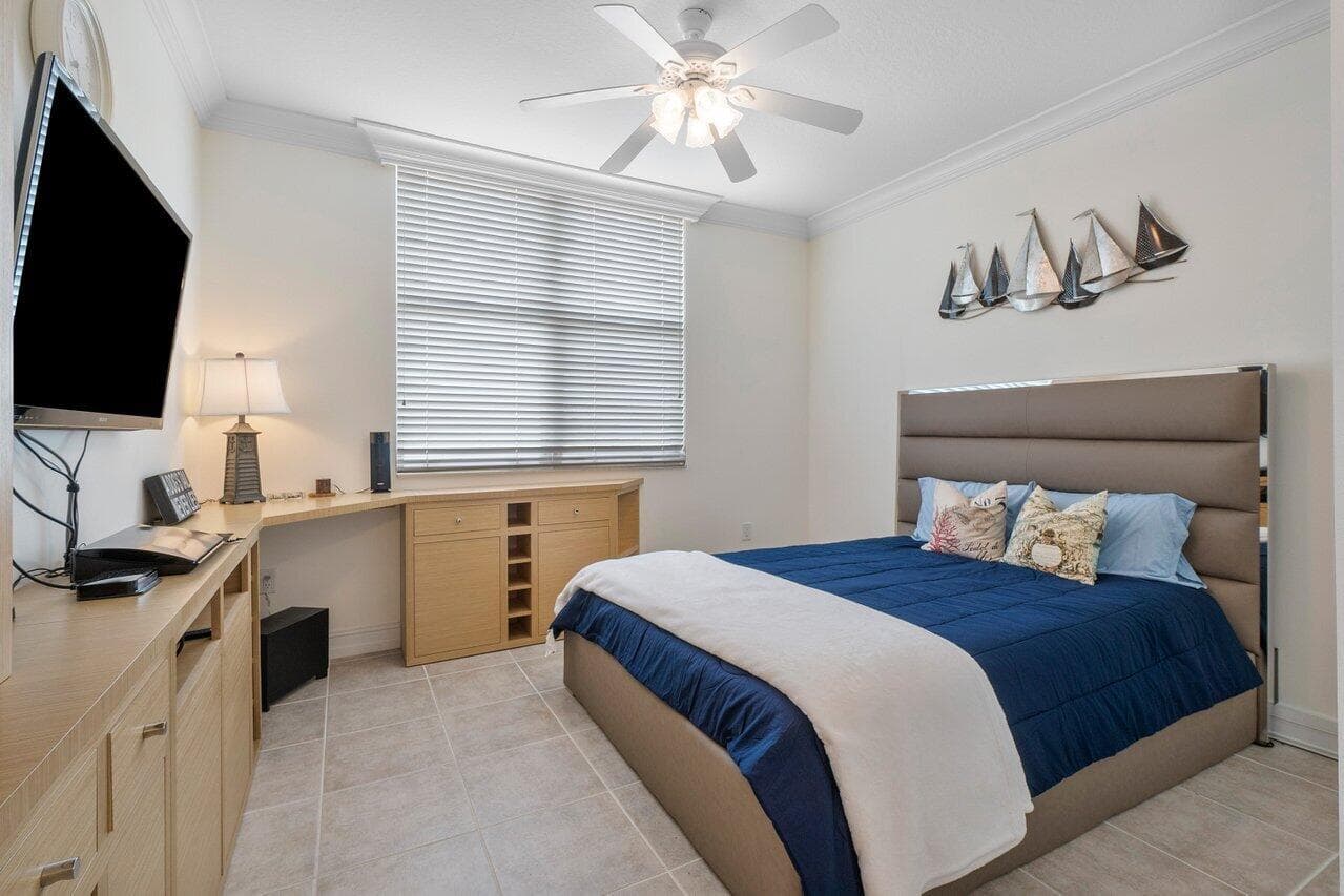 806 E Windward 301 Way 301, Lantana, FL 33462 — photo 20 of 45