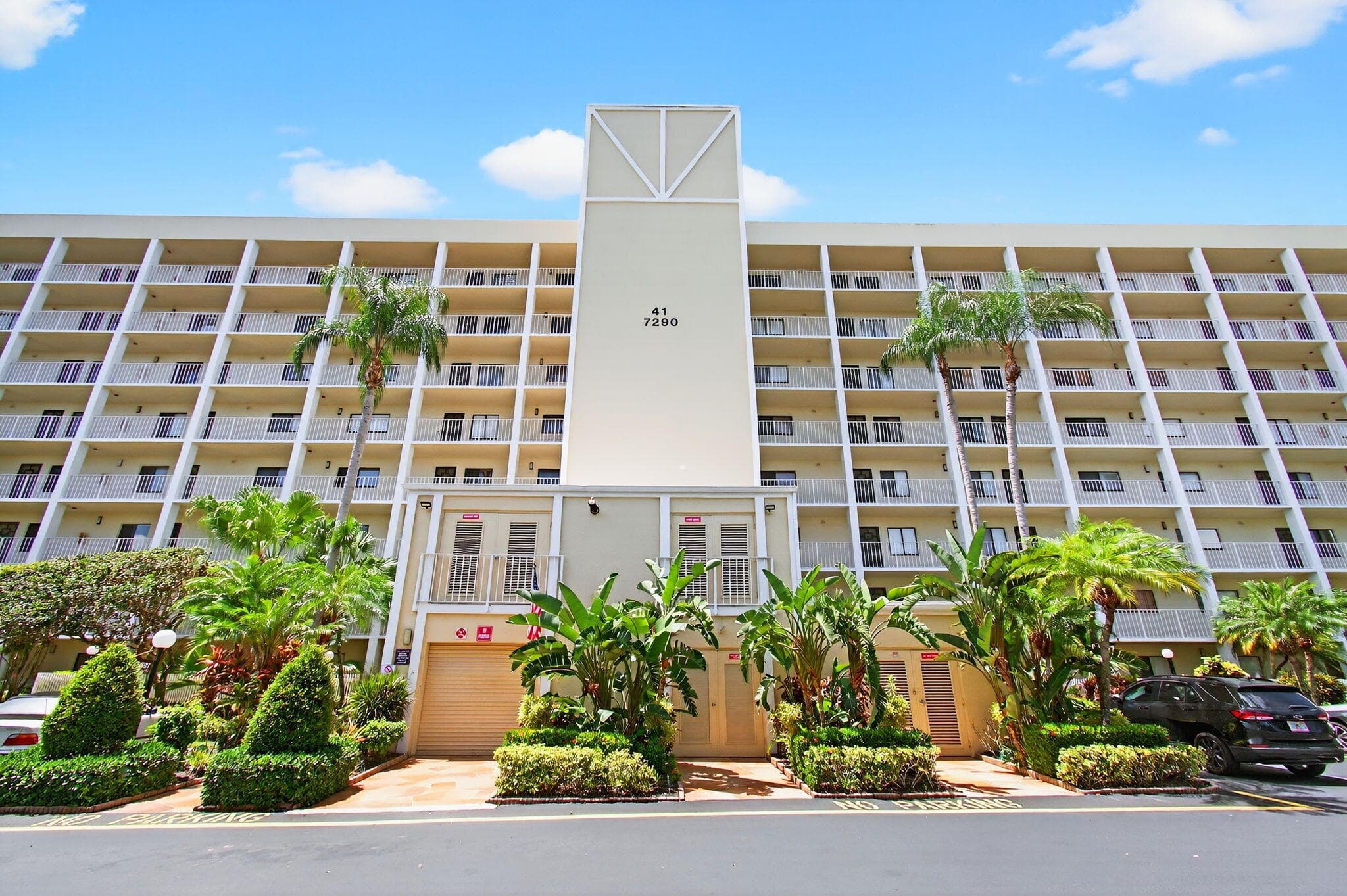7290 Kinghurst Drive 405, Delray Beach, FL 33446 — photo 4 of 92