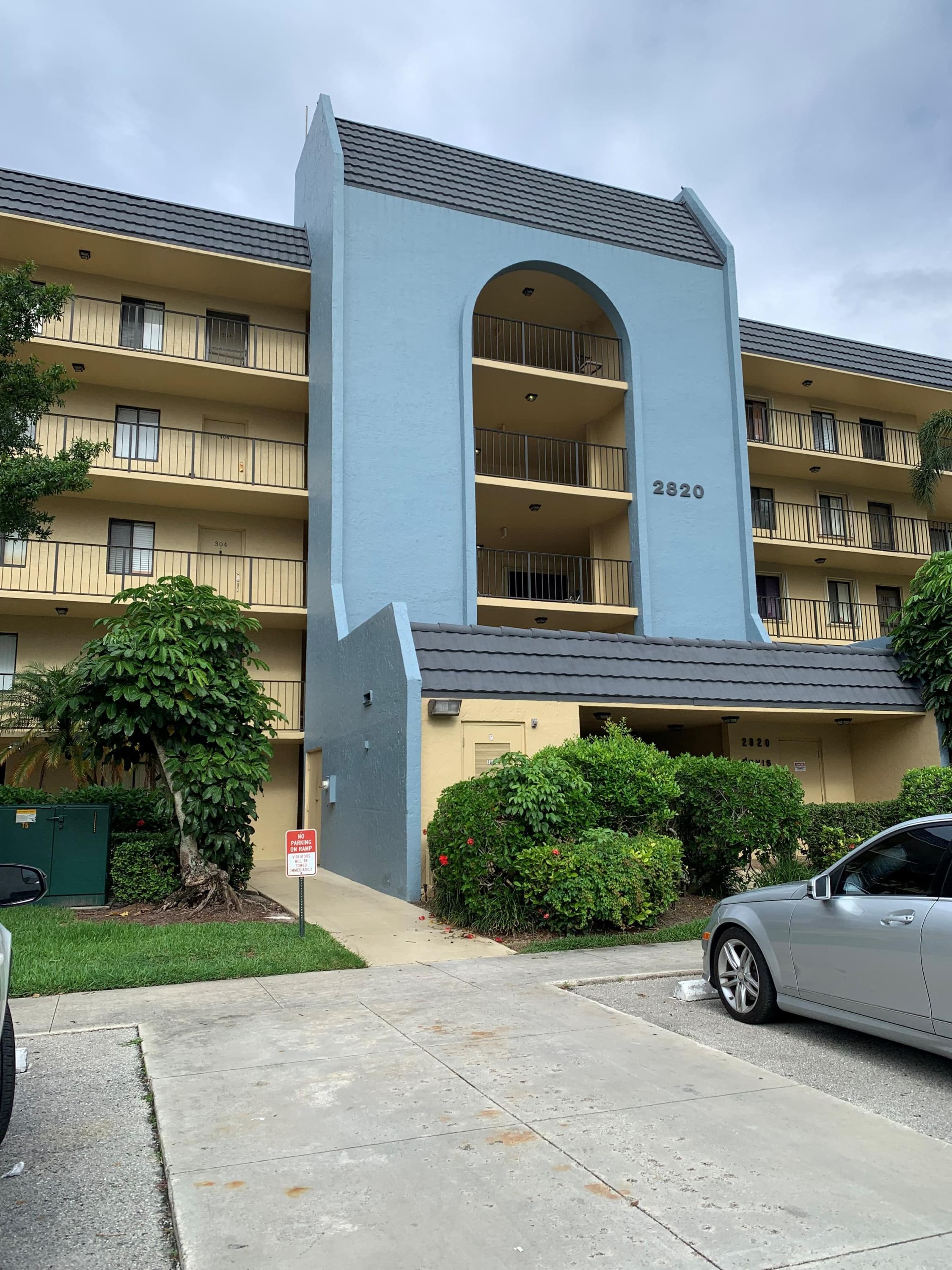 2820 Tennis Club Drive 302, West Palm Beach, FL 33417 — photo 1 of 14