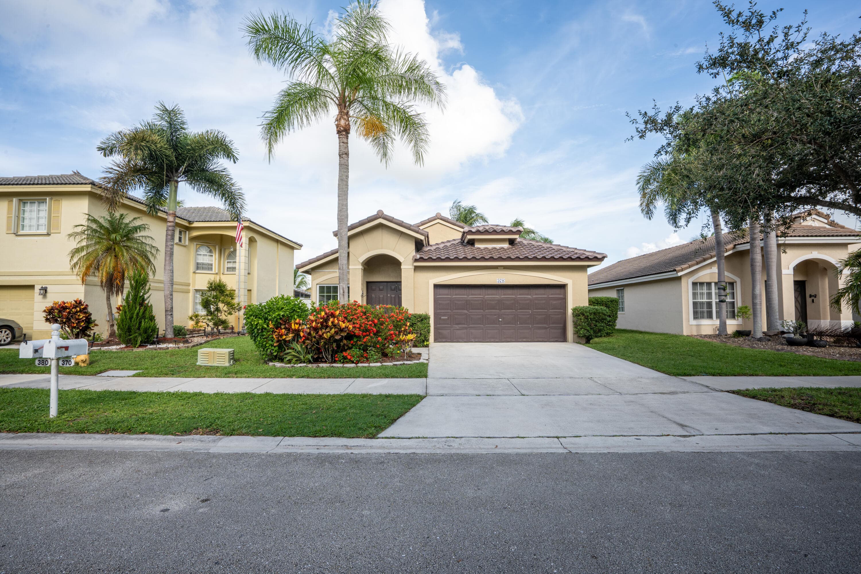 370 SW 203rd Avenue, Pembroke Pines, FL 33029 — photo 1 of 40
