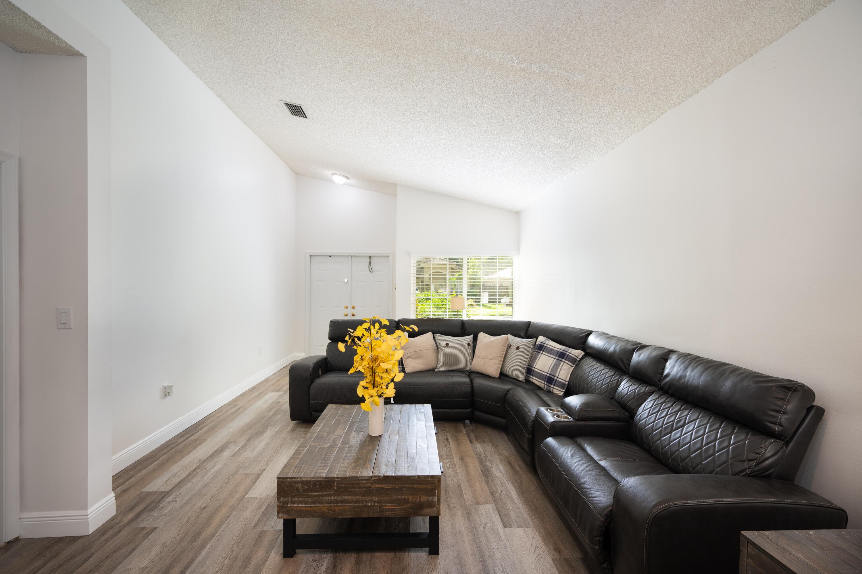 370 SW 203rd Avenue, Pembroke Pines, FL 33029 — photo 6 of 40