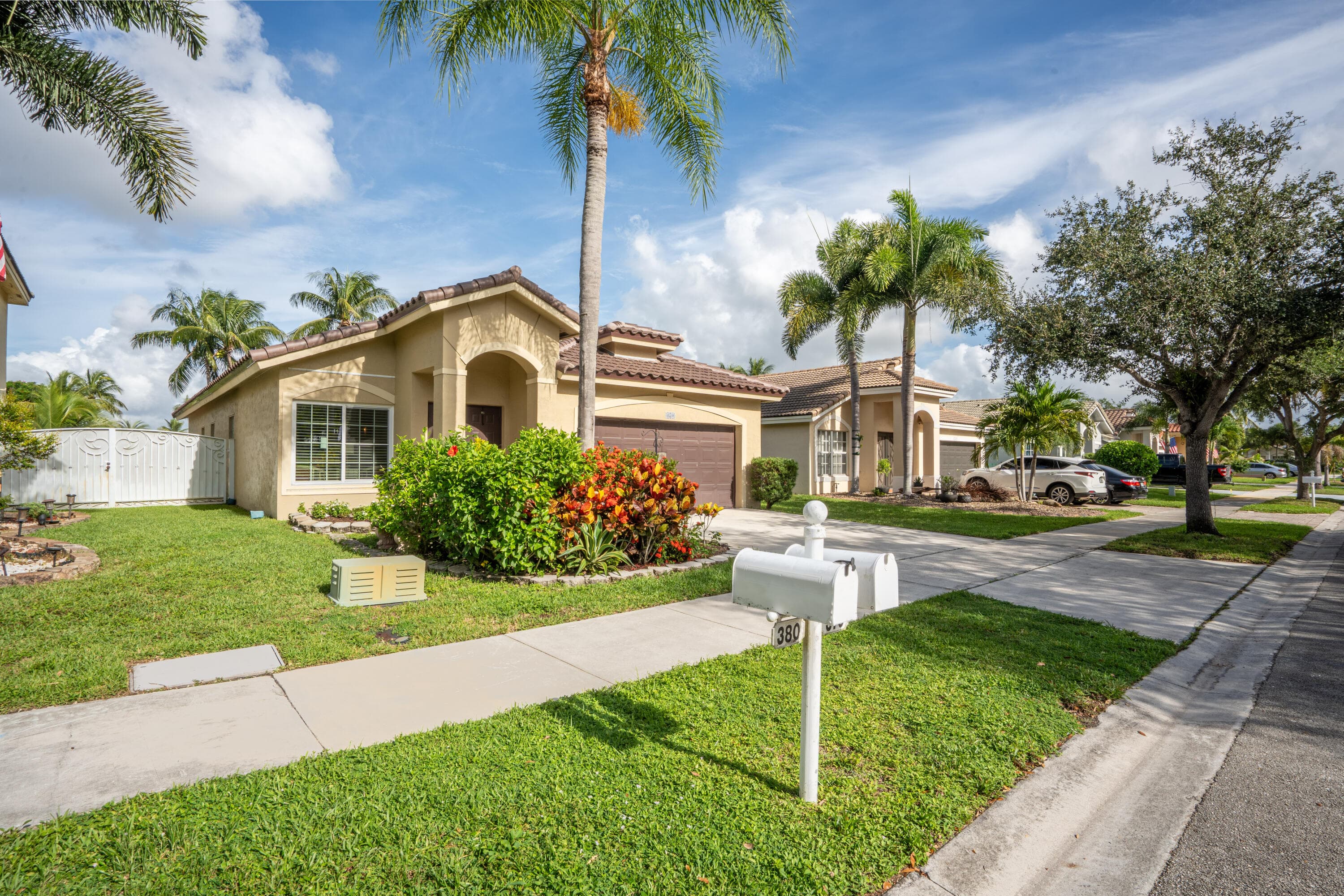 370 SW 203rd Avenue, Pembroke Pines, FL 33029 — photo 2 of 40