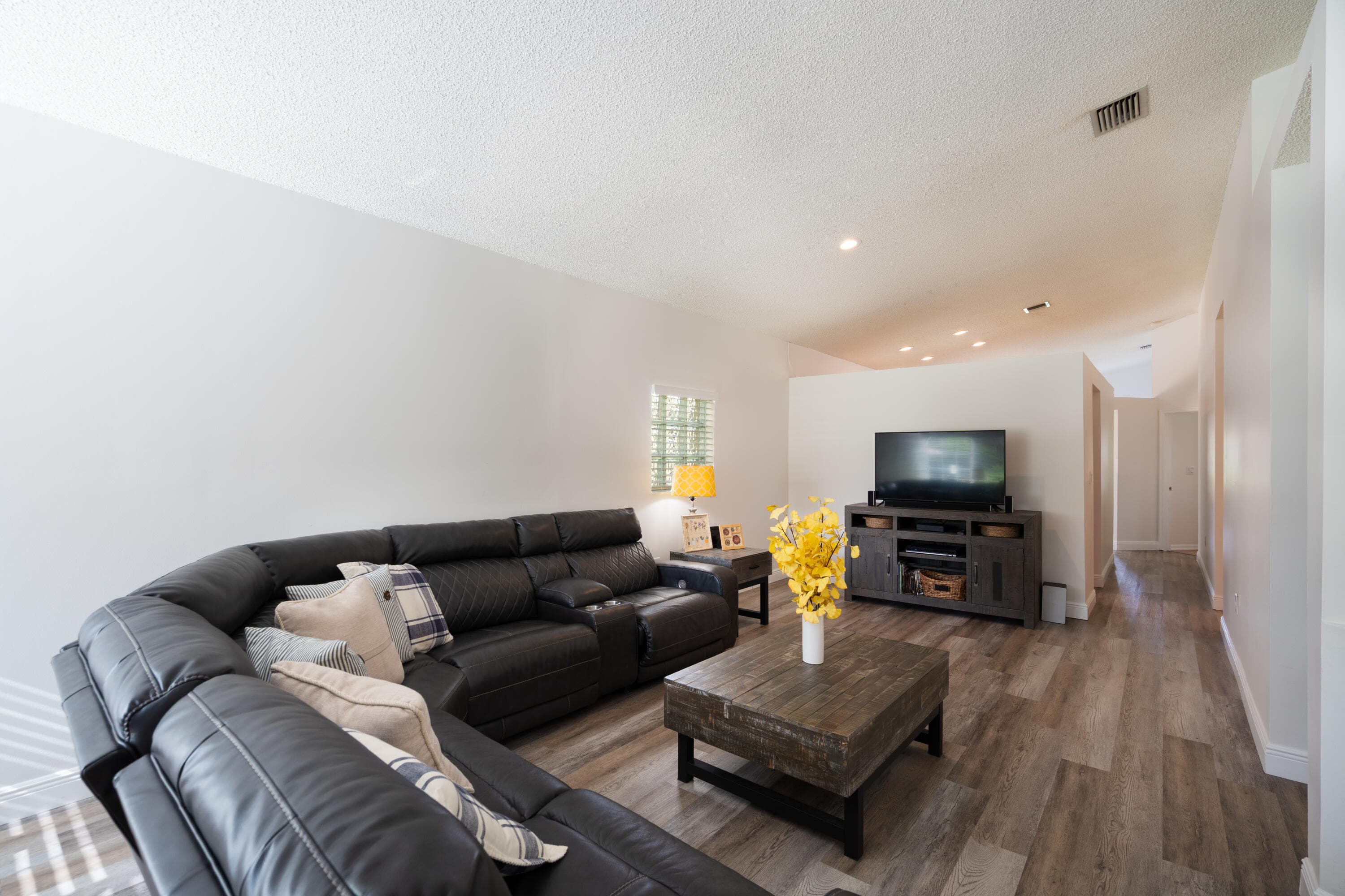 370 SW 203rd Avenue, Pembroke Pines, FL 33029 — photo 9 of 40