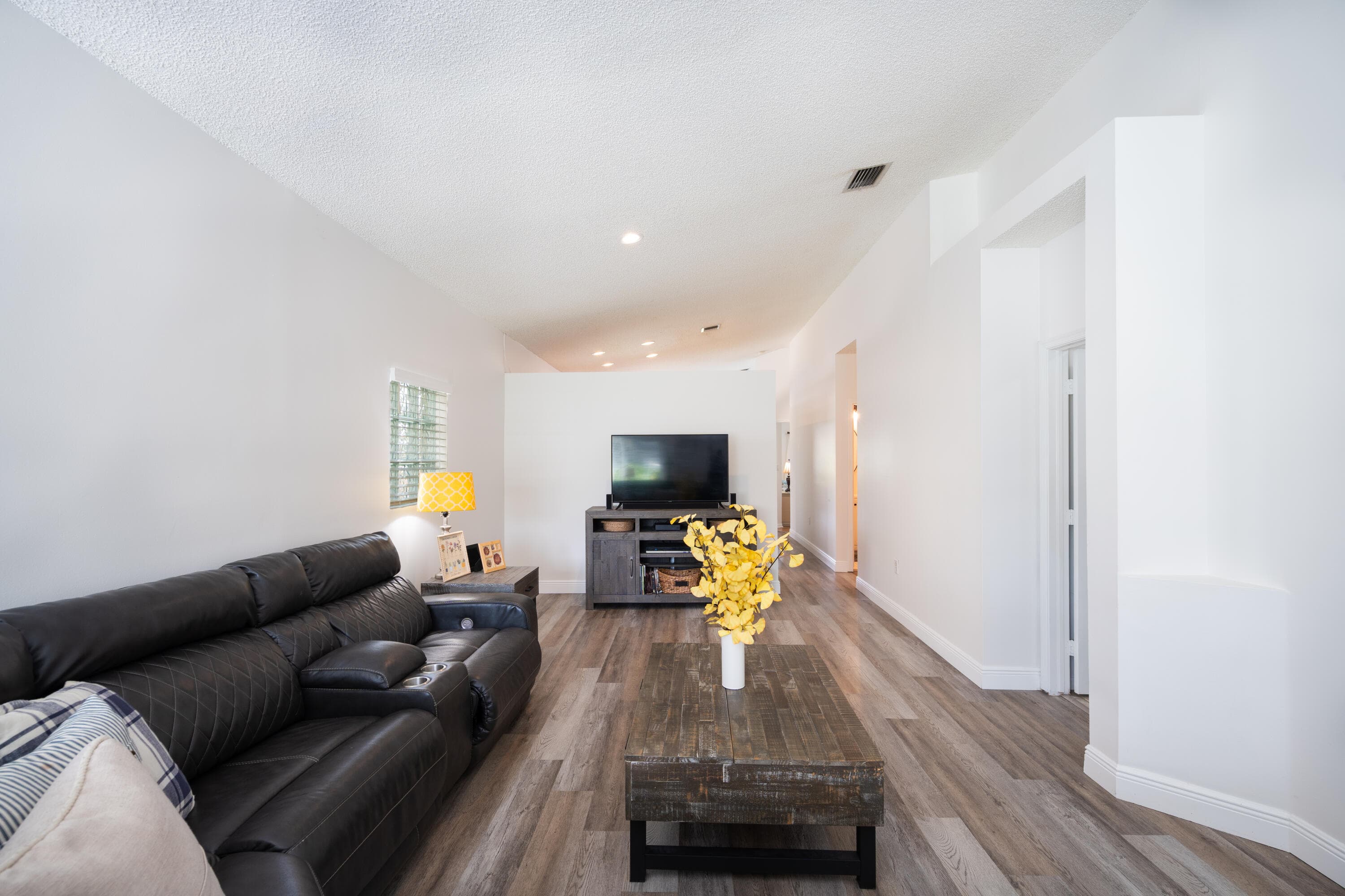 370 SW 203rd Avenue, Pembroke Pines, FL 33029 — photo 11 of 40