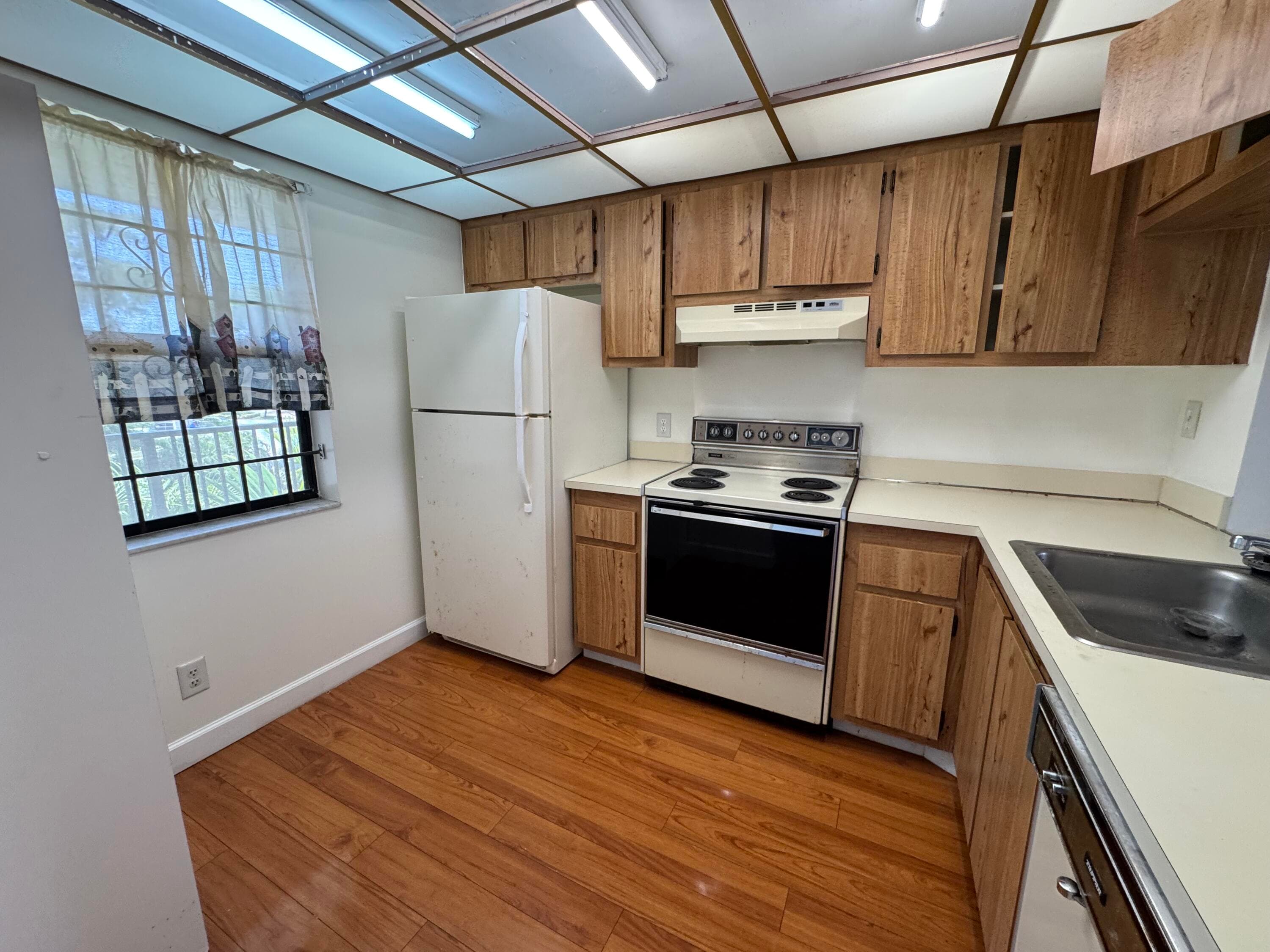 10304 Sunrise Lakes Blvd 312, Sunrise, FL 33322 — photo 3 of 10