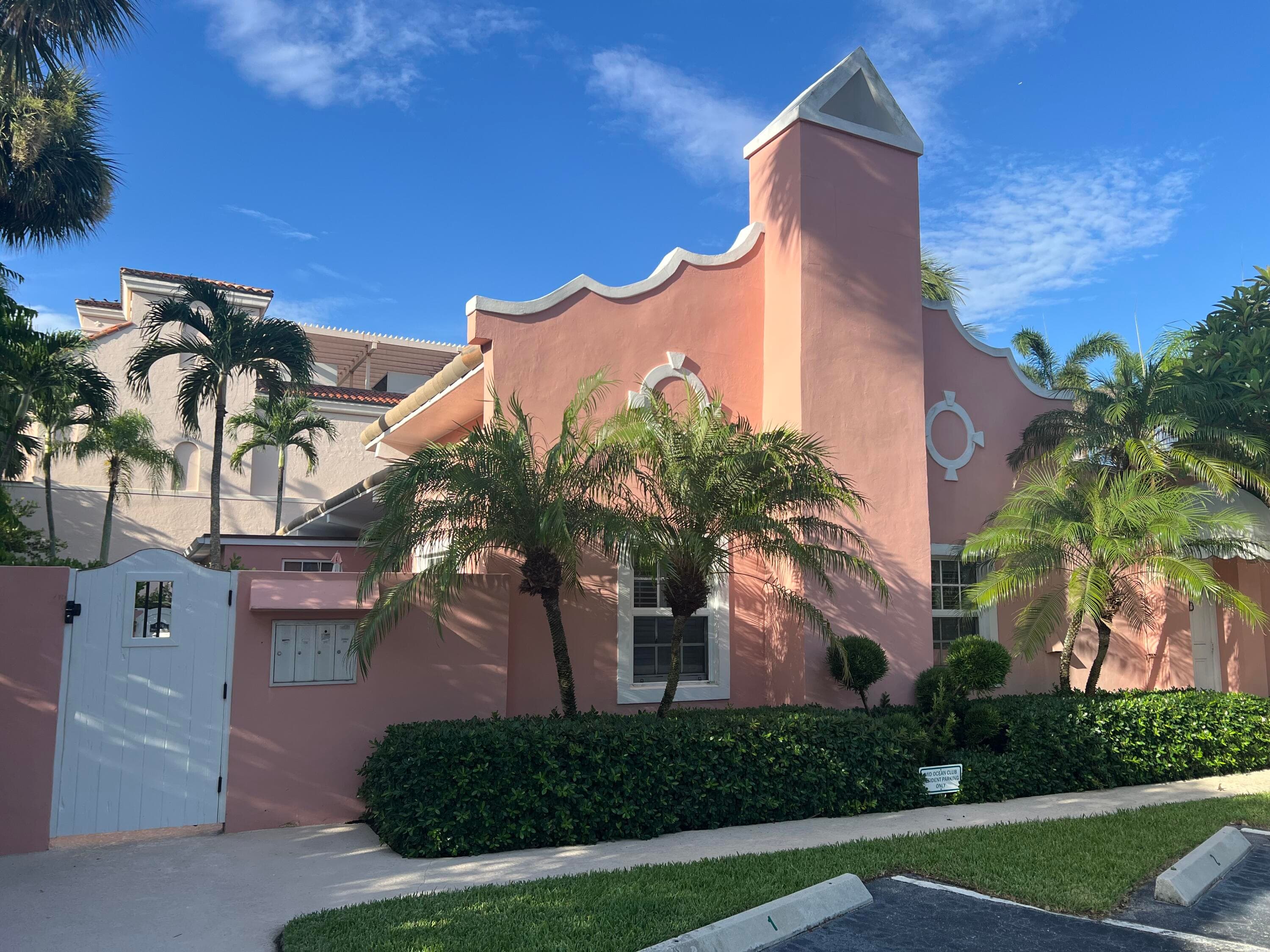 142 Peruvian Avenue 101, Palm Beach, FL 33480 — photo 1 of 4