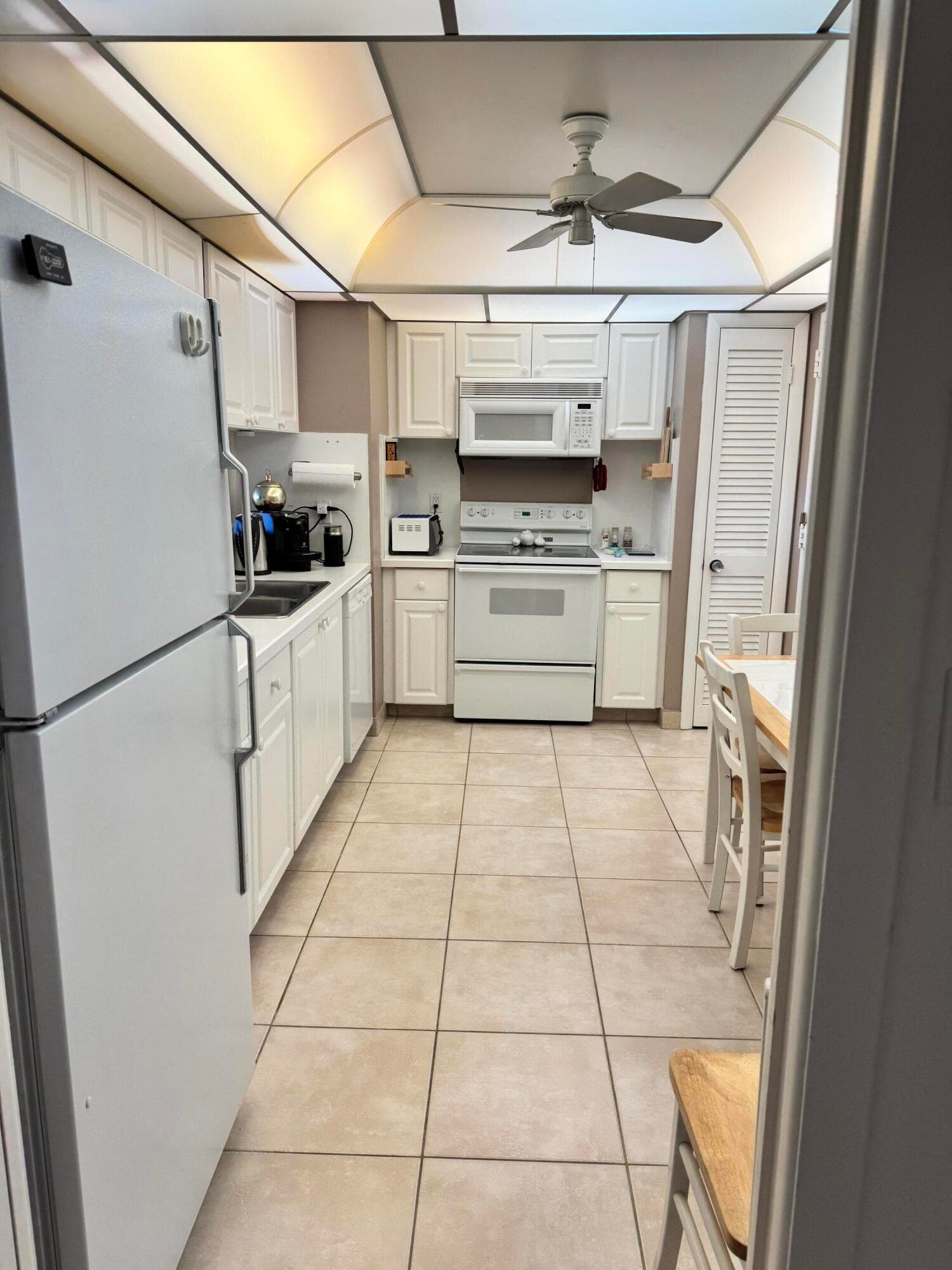 4750 S Ocean Boulevard 409, Highland Beach, FL 33487 — photo 6 of 14