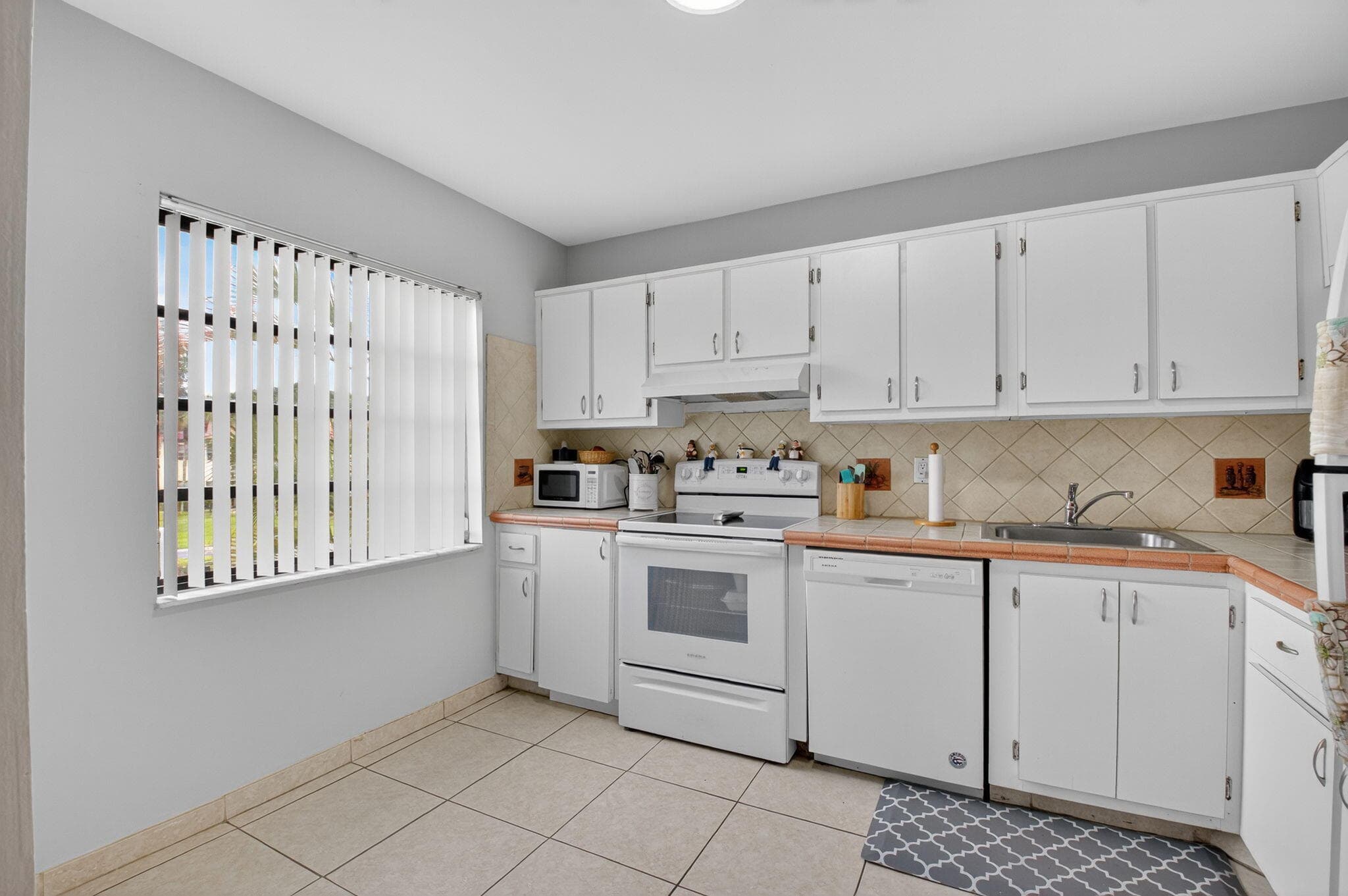 21214 Lago Circle 8f, Boca Raton, FL 33433 — photo 7 of 38