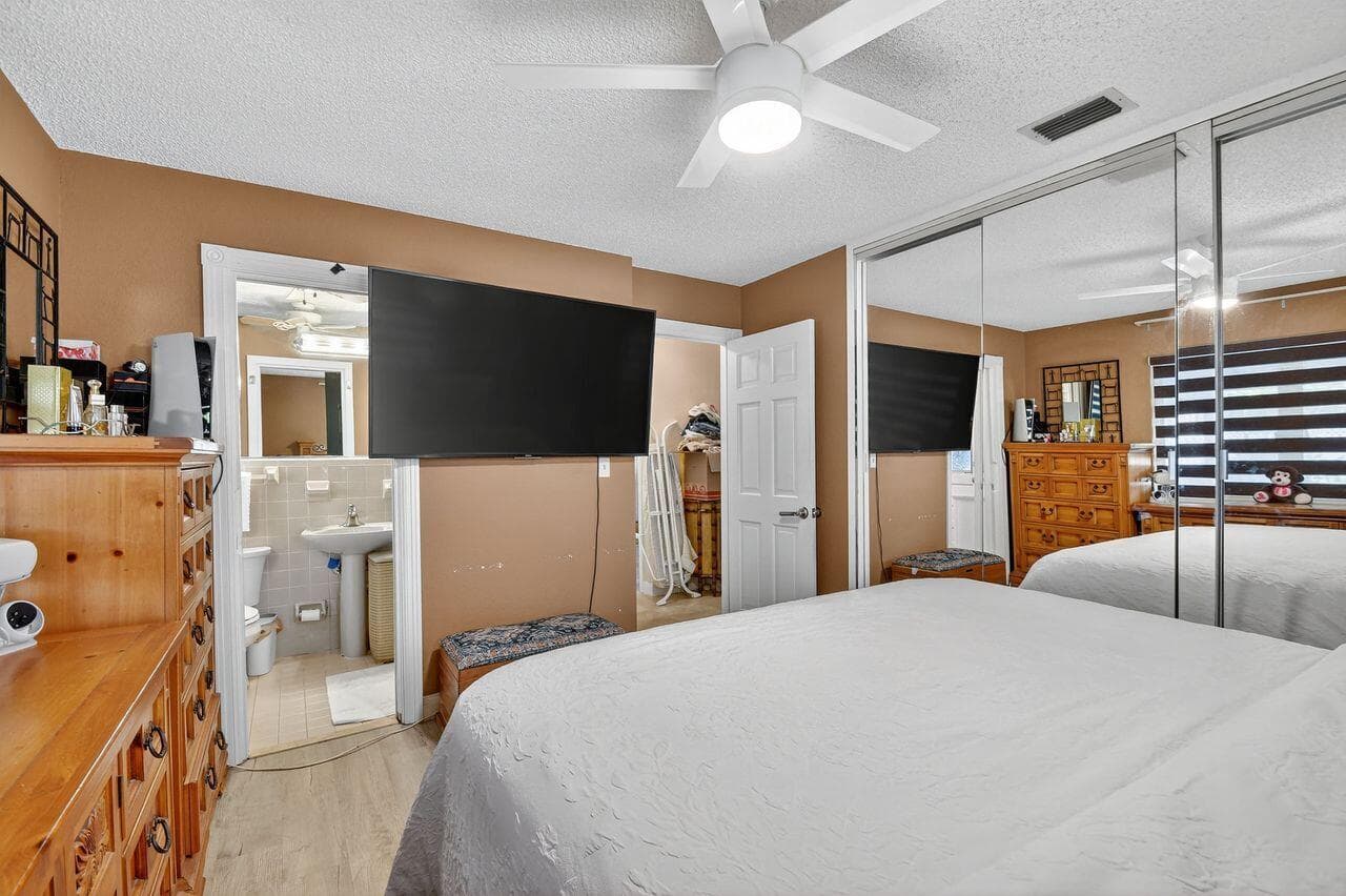 133 Greenbrier Drive, Palm Springs, FL 33461 — photo 16 of 66