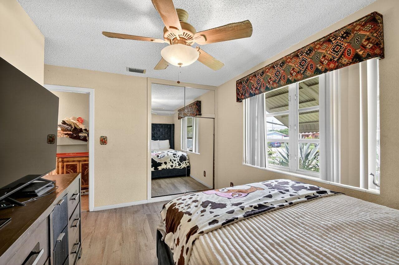 133 Greenbrier Drive, Palm Springs, FL 33461 — photo 14 of 66