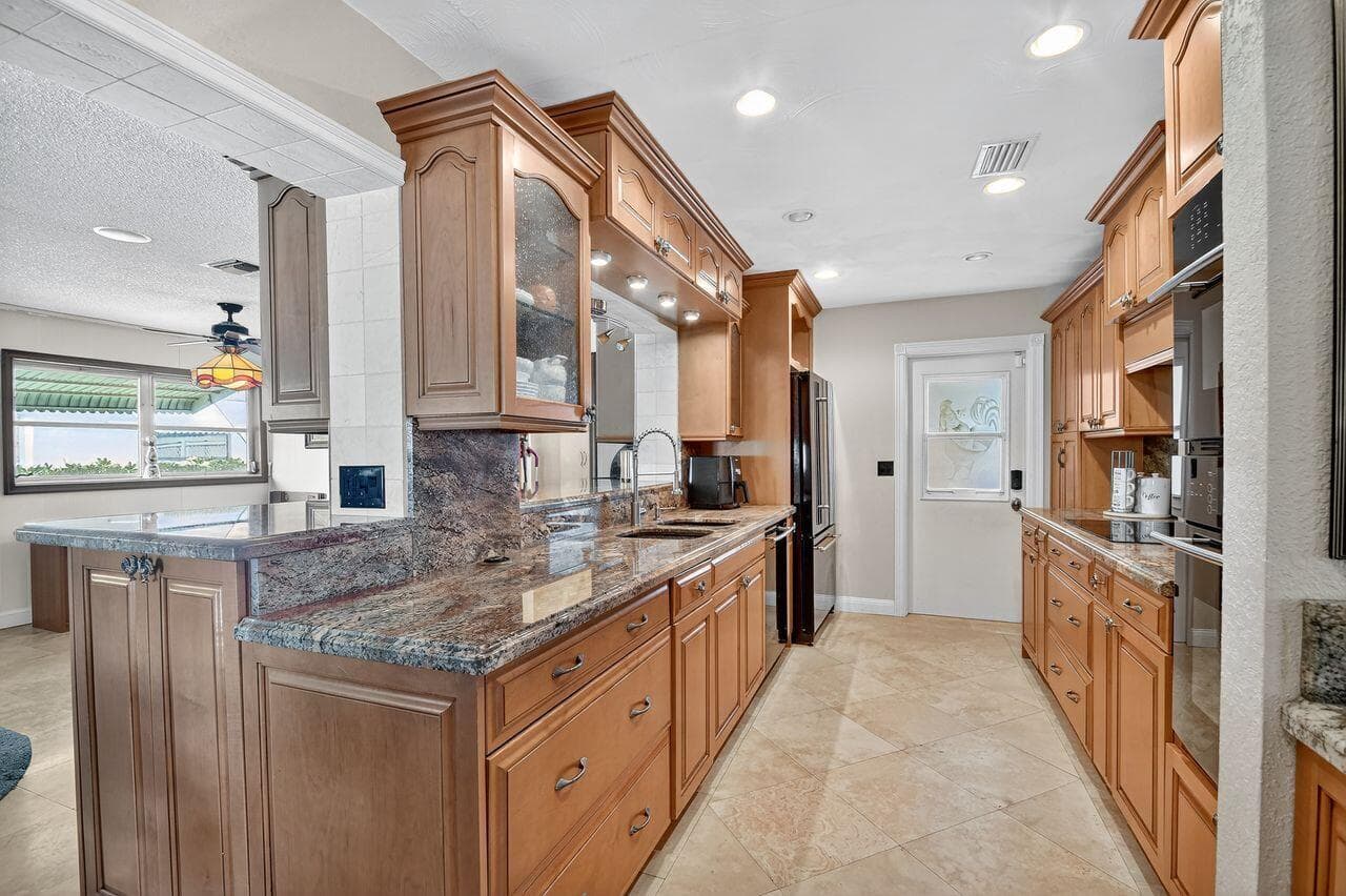 133 Greenbrier Drive, Palm Springs, FL 33461 — photo 21 of 66