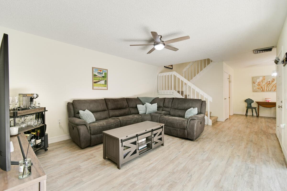 630 6th Terrace, Palm Beach Gardens, FL 33418 — photo 9 of 56