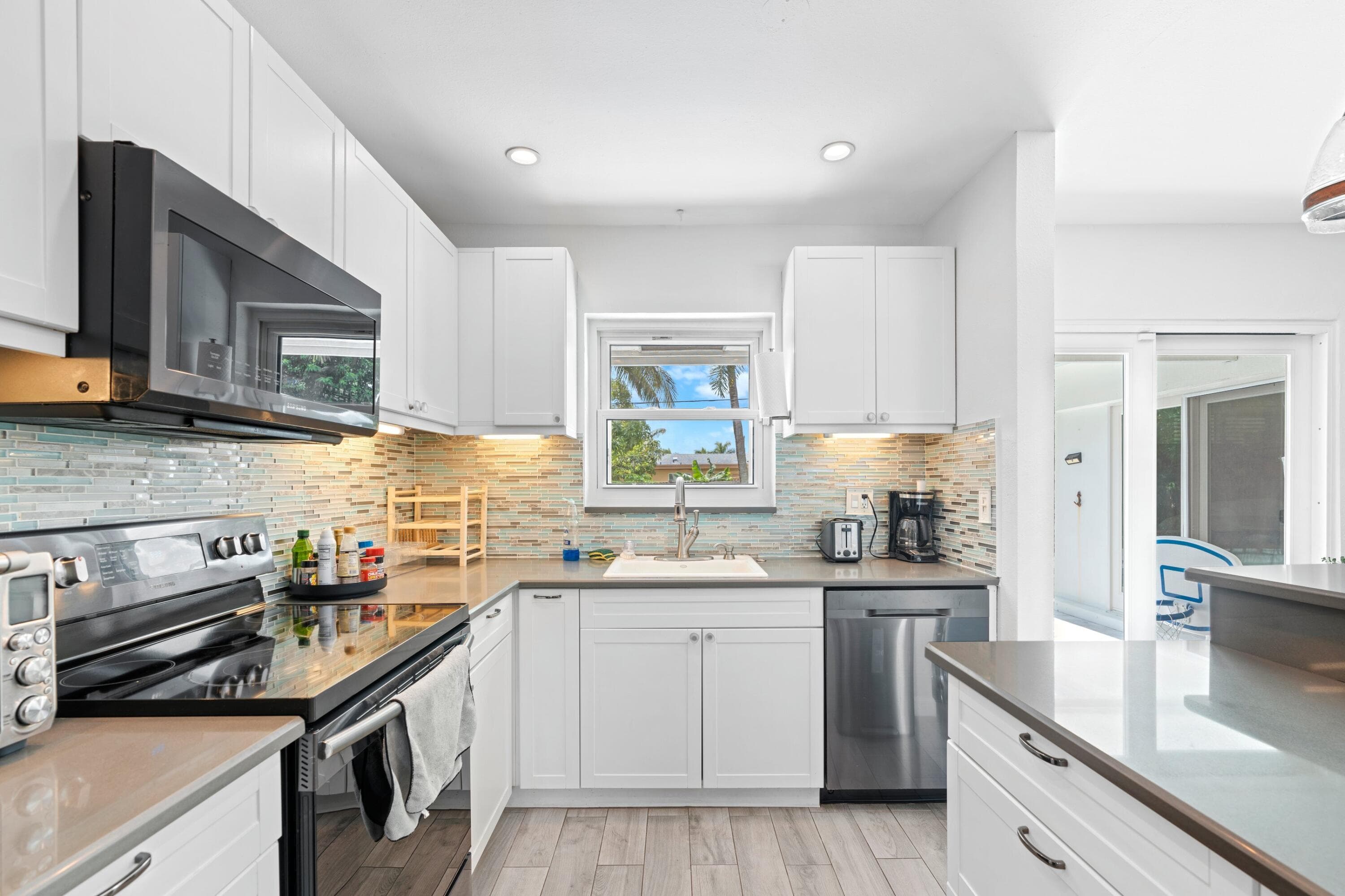 226 SW 13th Avenue SW, Boynton Beach, FL 33435 — photo 3 of 16