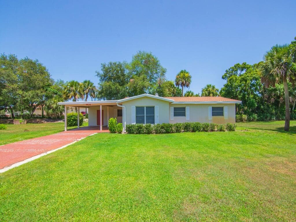 4606 30th Ave, Vero Beach, FL 32967 — photo 2 of 32
