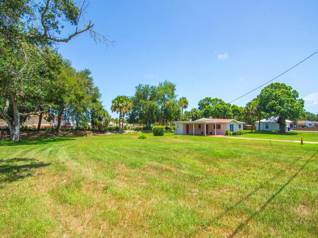 4606 30th Ave, Vero Beach, FL 32967 — photo 4 of 32