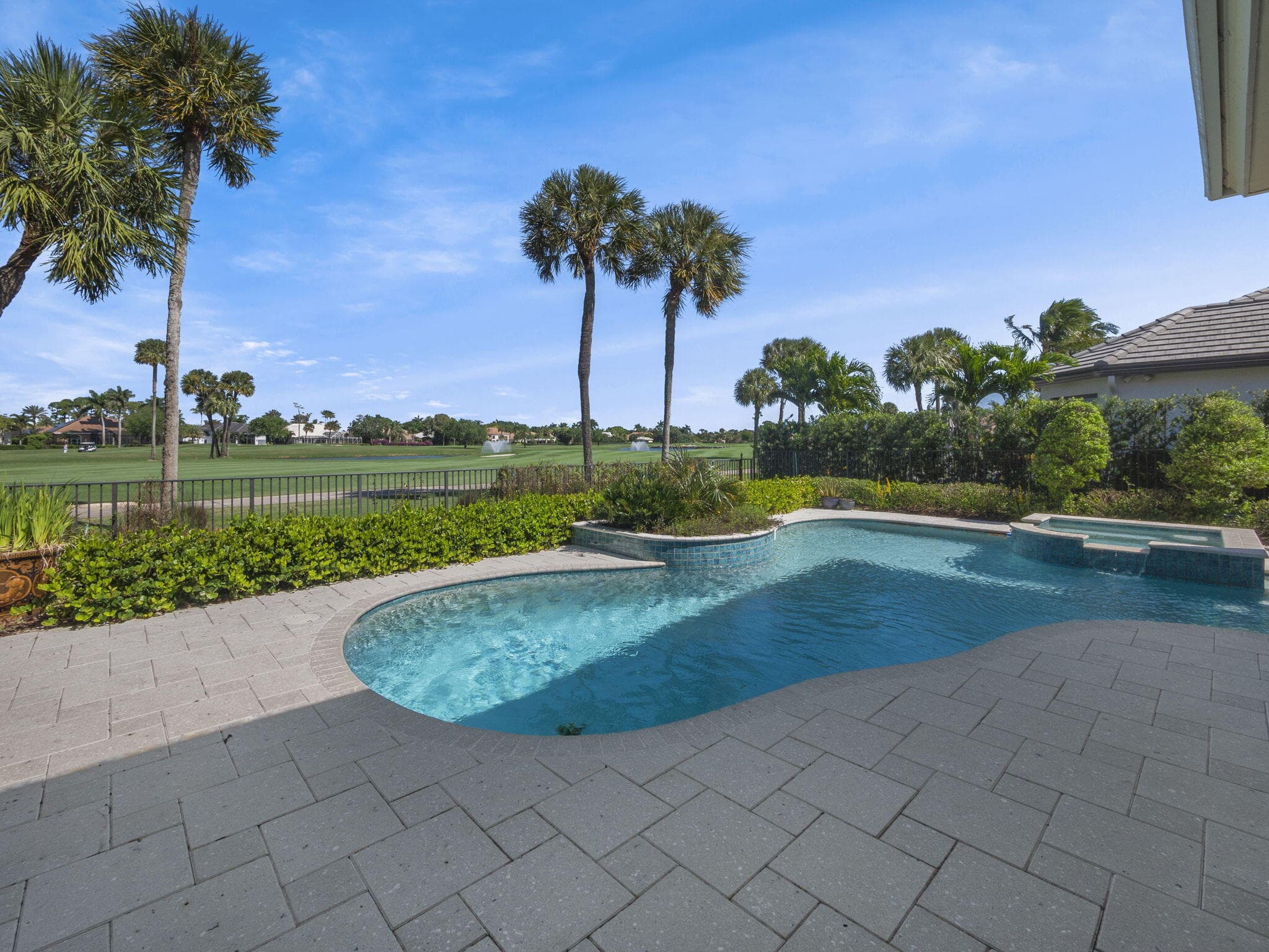 66 St James Drive, Palm Beach Gardens, FL 33418 — photo 19 of 44