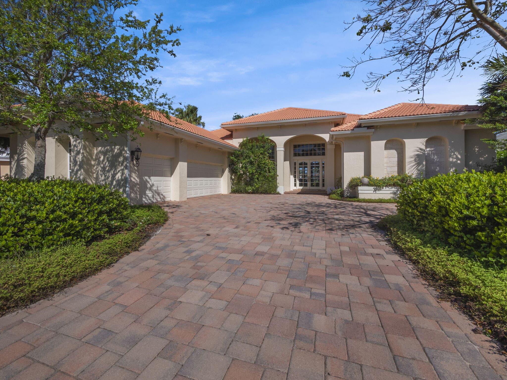 66 St James Drive, Palm Beach Gardens, FL 33418 — photo 1 of 44