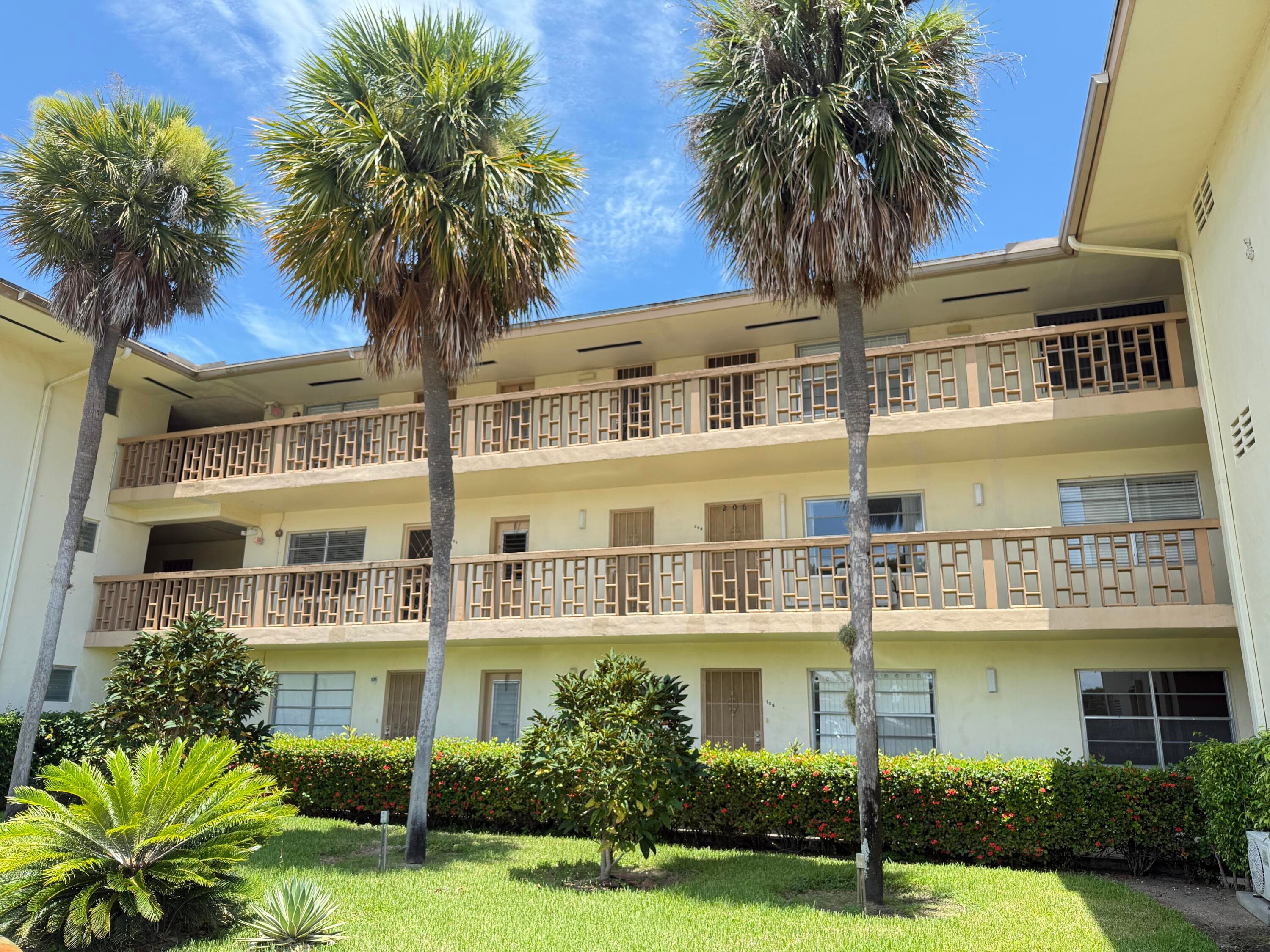 17001 NE 13th Avenue 205, Miami, FL 33162 — photo 13 of 14