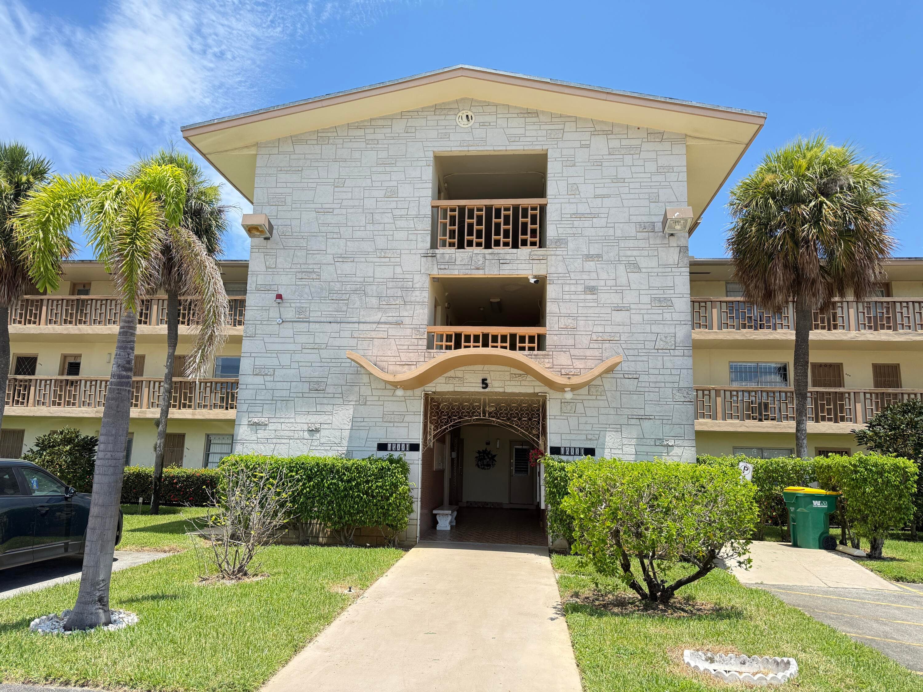 17001 NE 13th Avenue 205, Miami, FL 33162 — photo 11 of 14