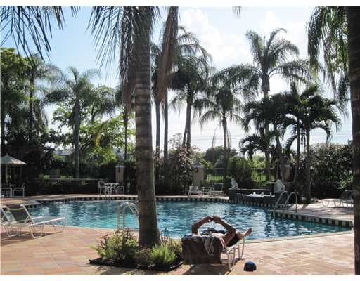 1721 Village 303 Boulevard 303, West Palm Beach, FL 33409 — photo 1 of 13