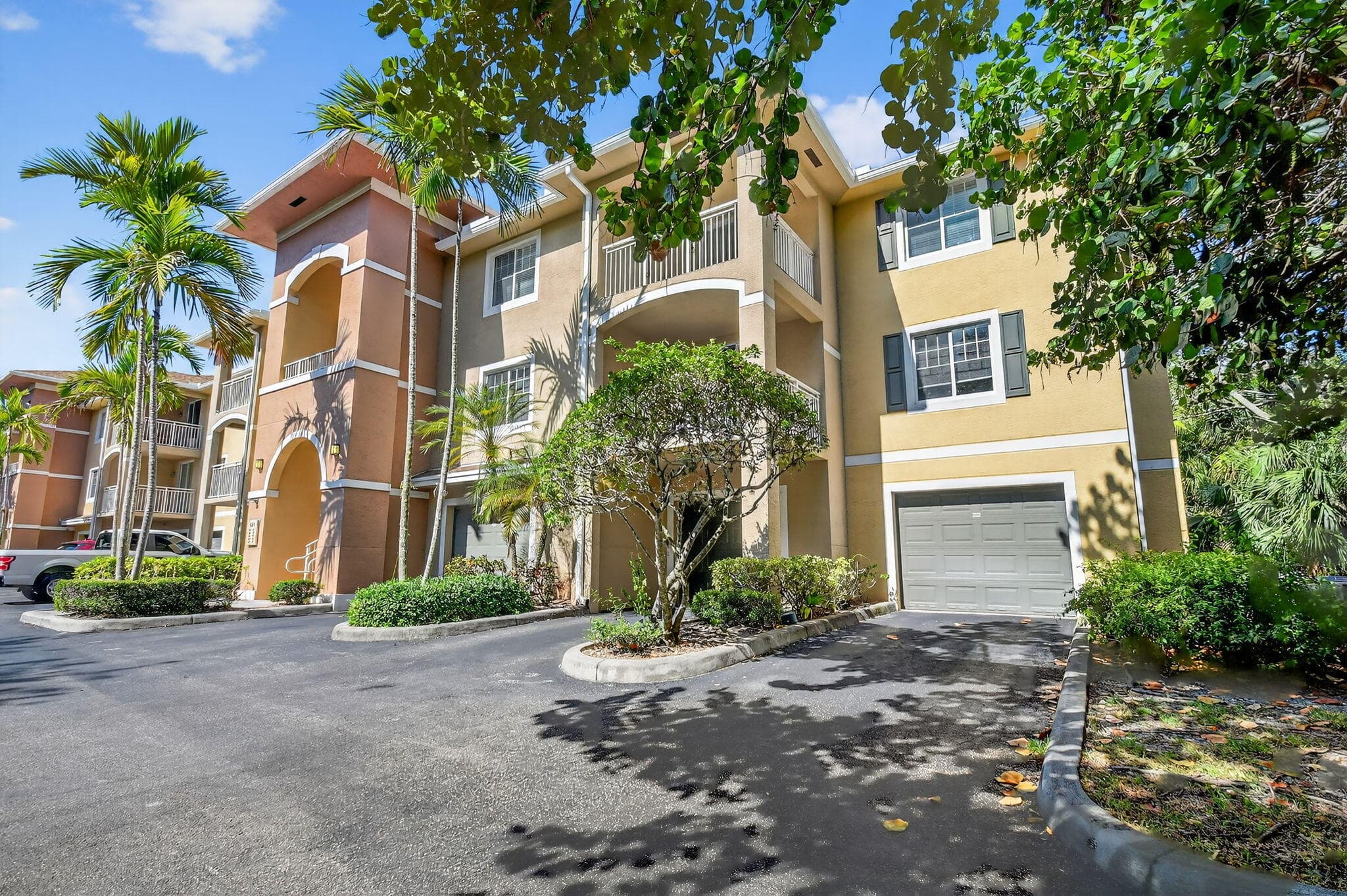 6511 Emerald Dunes Drive 304, West Palm Beach, FL 33411 — photo 4 of 75