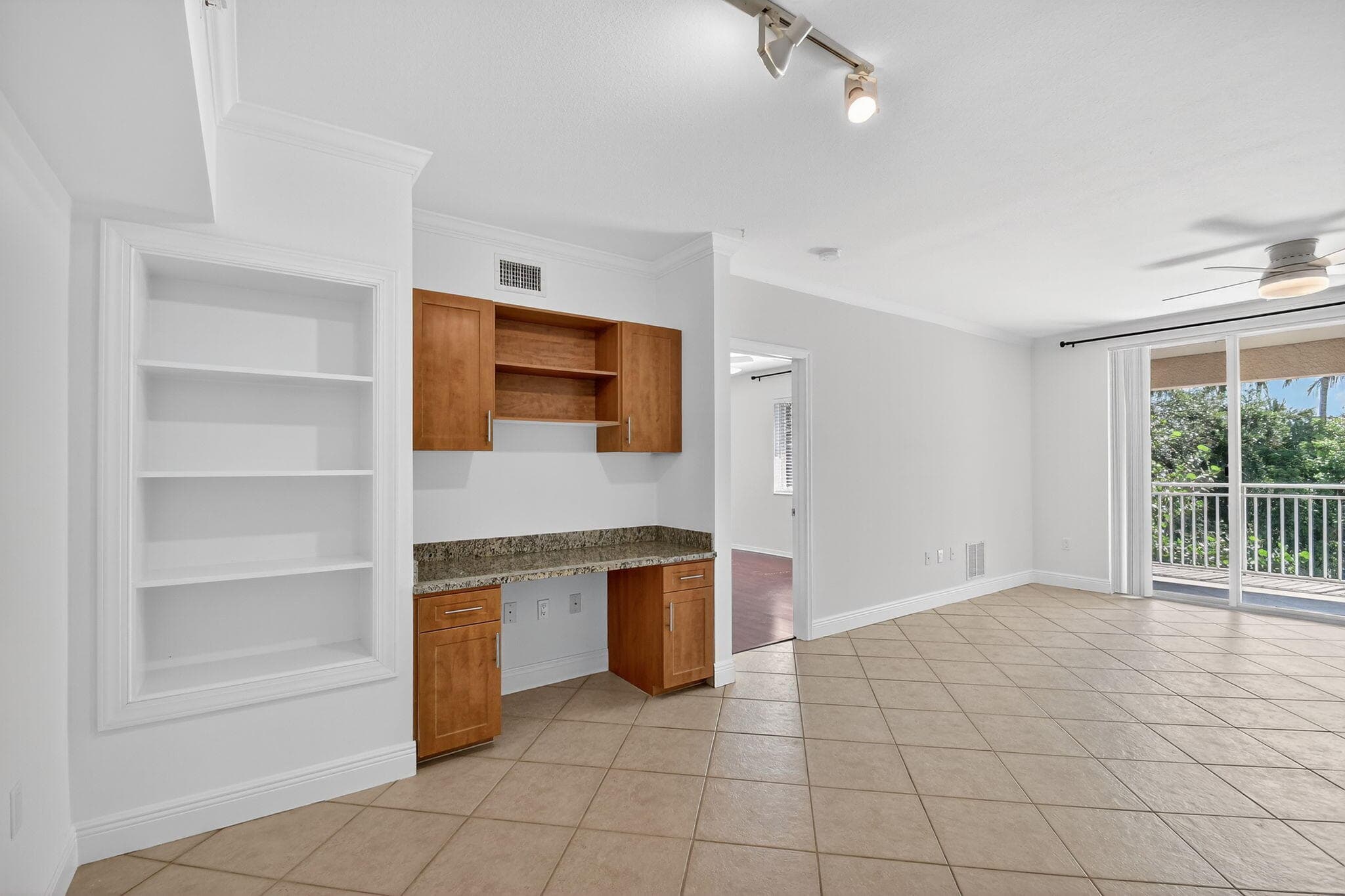 6511 Emerald Dunes Drive 304, West Palm Beach, FL 33411 — photo 17 of 75