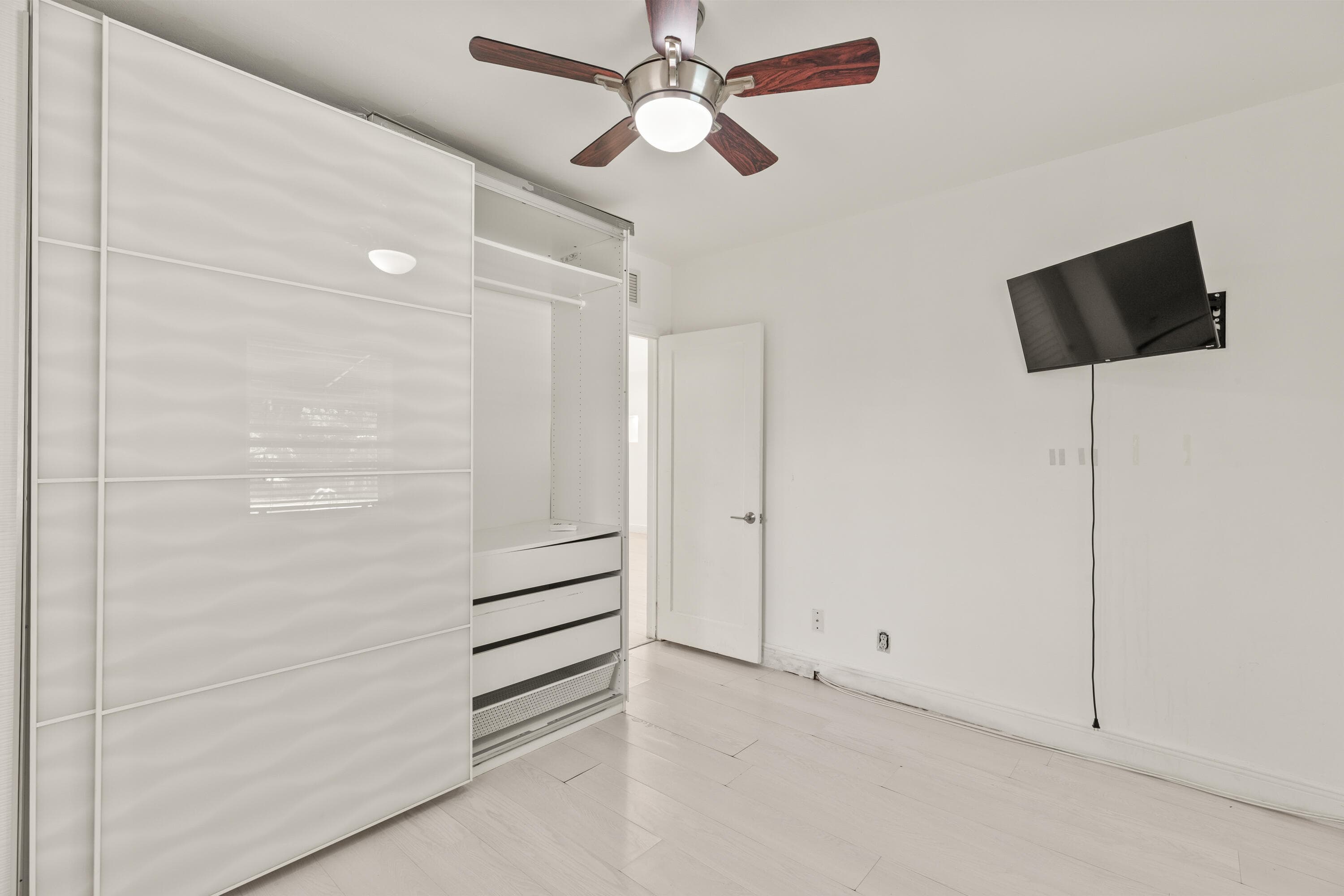 1637 N Victoria Park Road, Fort Lauderdale, FL 33305 — photo 14 of 35