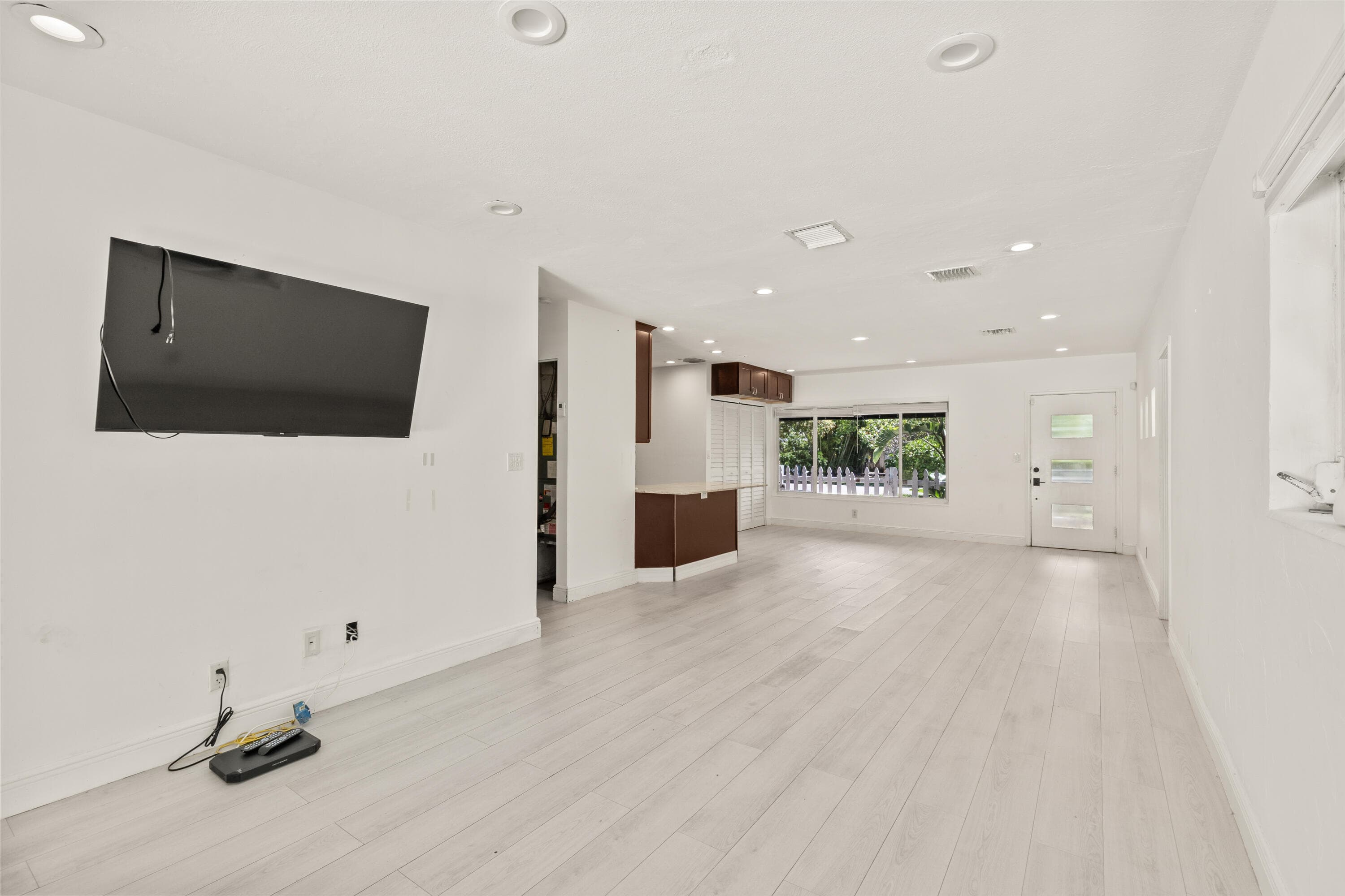1637 N Victoria Park Road, Fort Lauderdale, FL 33305 — photo 6 of 35
