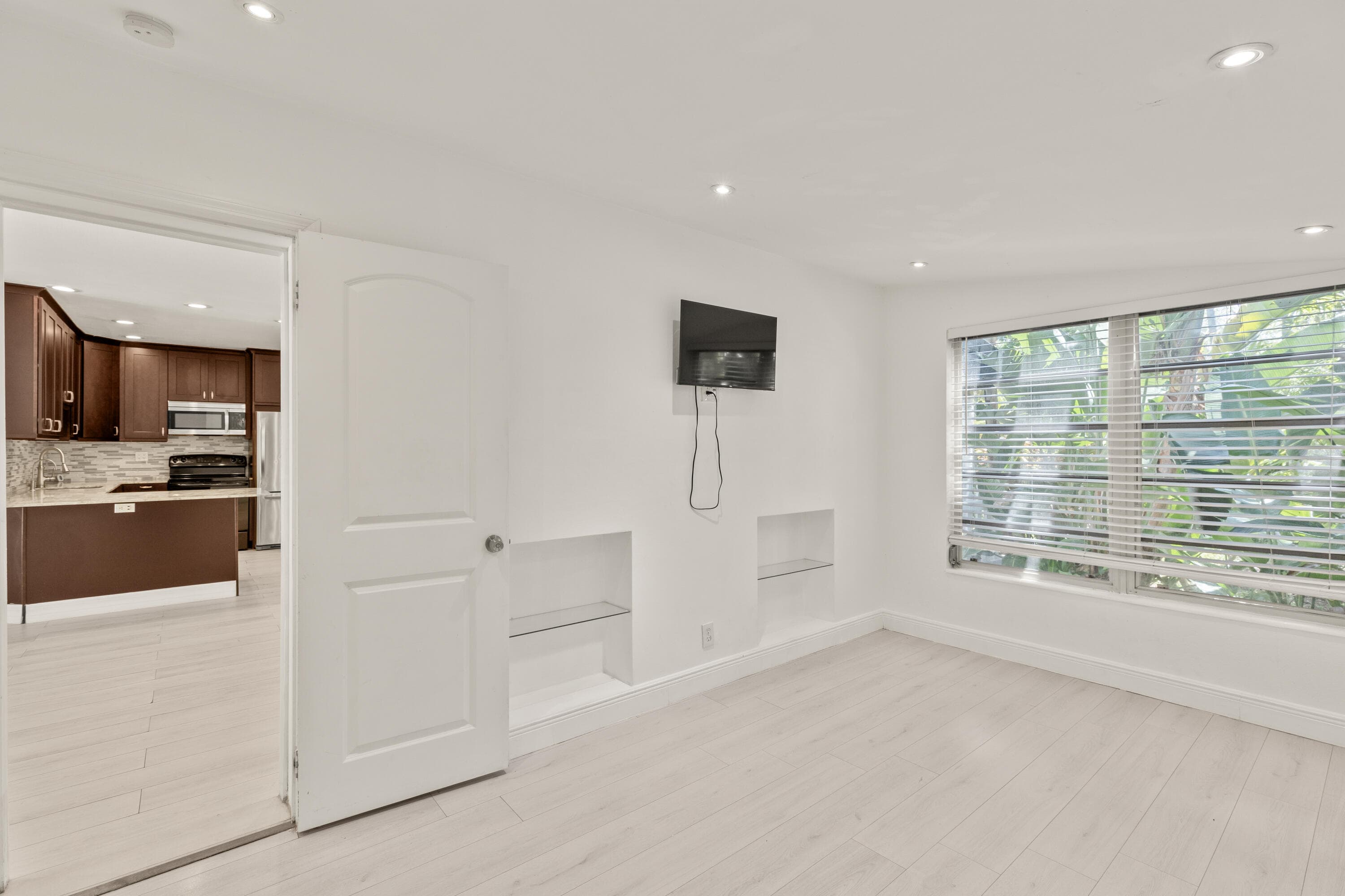 1637 N Victoria Park Road, Fort Lauderdale, FL 33305 — photo 10 of 35