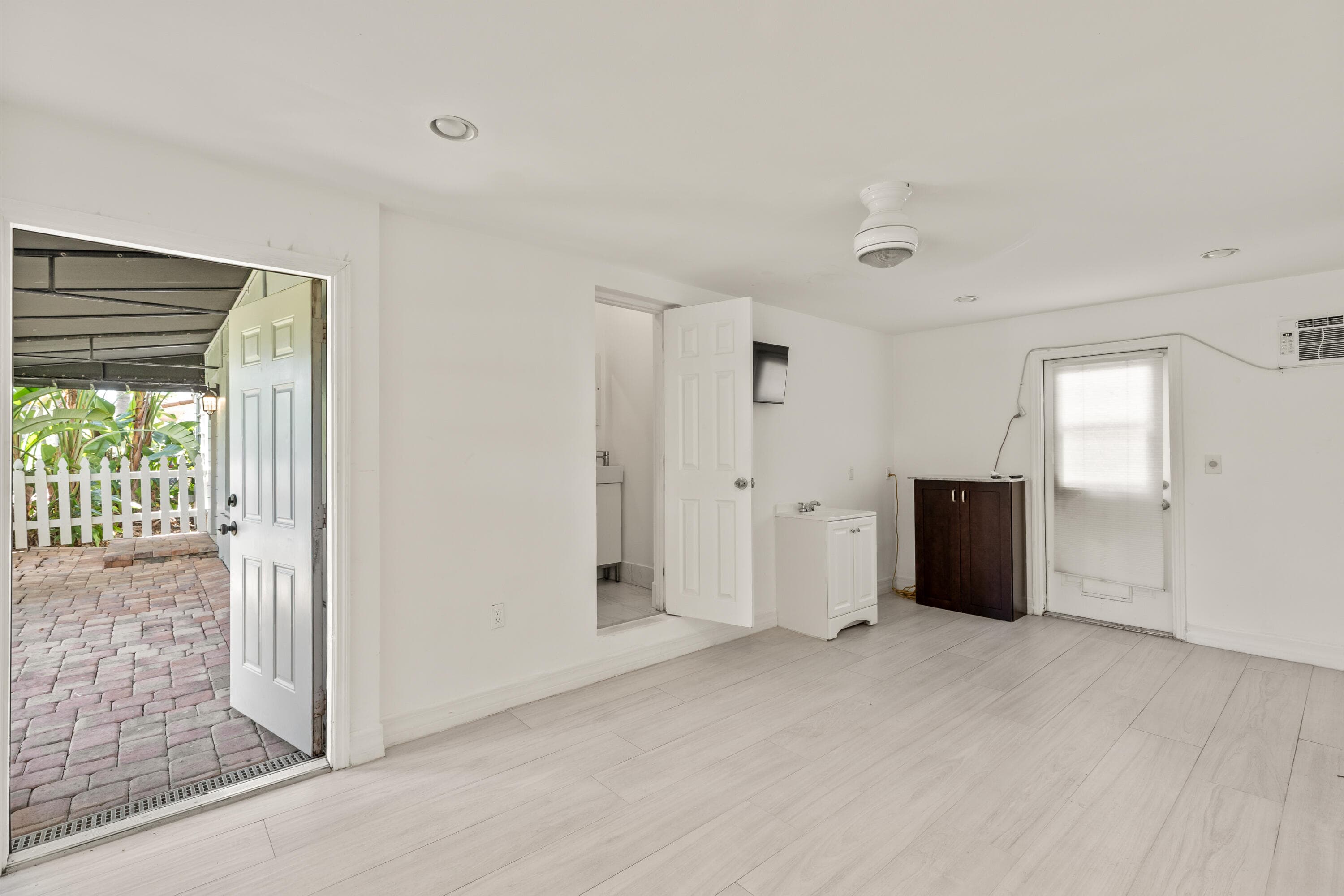 1637 N Victoria Park Road, Fort Lauderdale, FL 33305 — photo 17 of 35