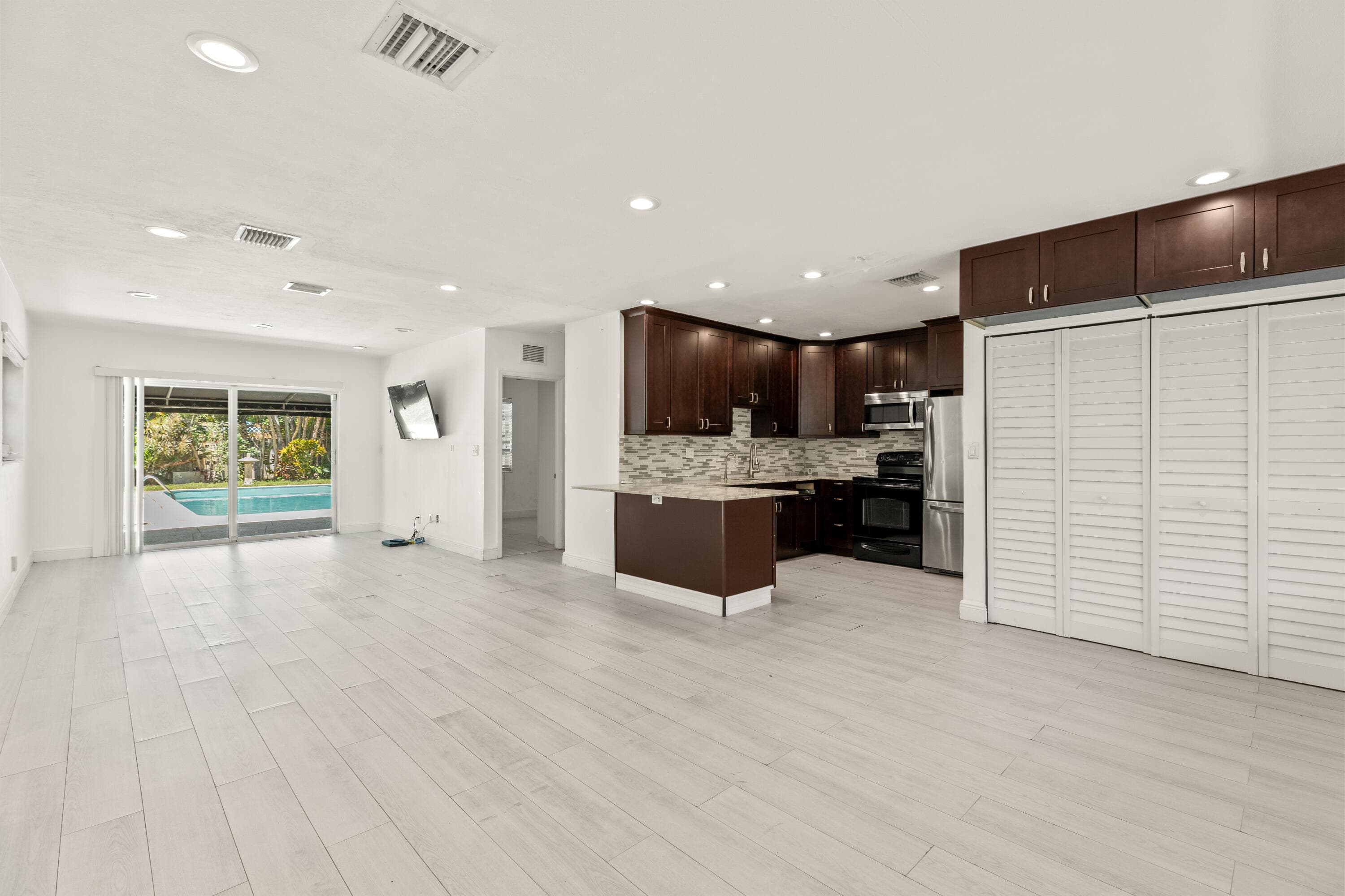 1637 N Victoria Park Road, Fort Lauderdale, FL 33305 — photo 2 of 35