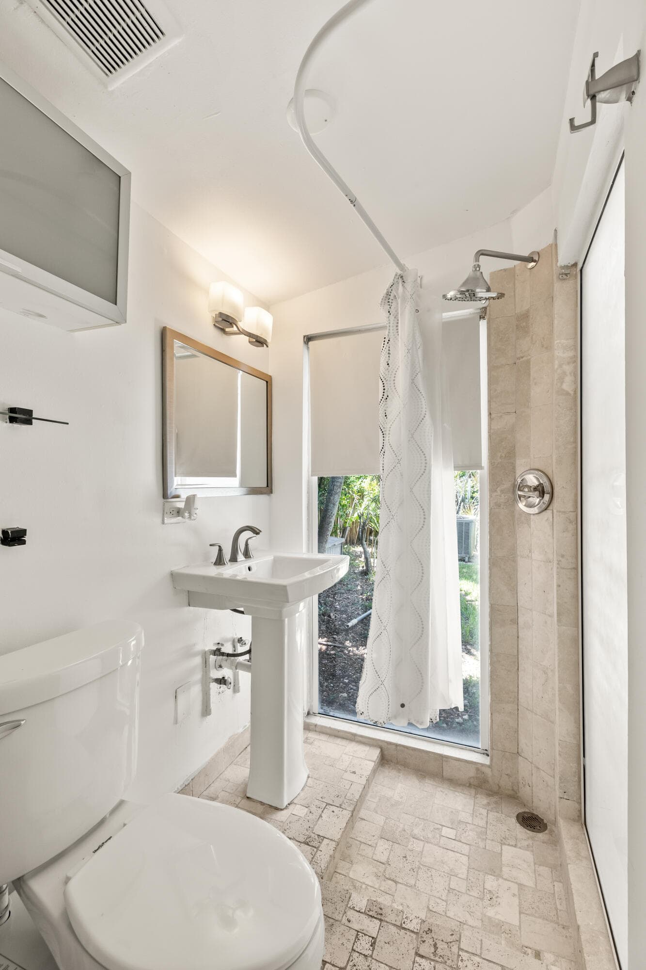 1637 N Victoria Park Road, Fort Lauderdale, FL 33305 — photo 12 of 35
