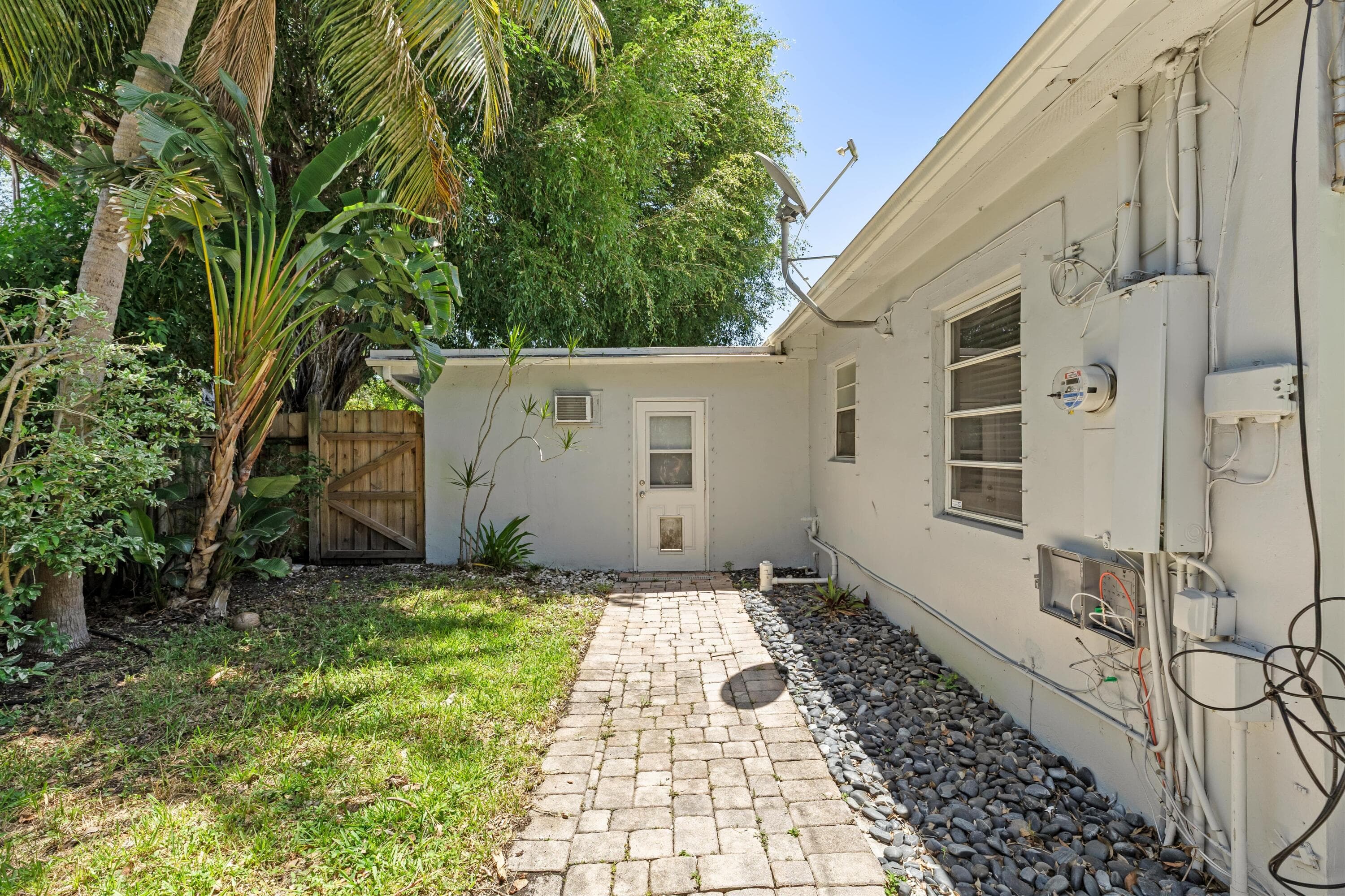 1637 N Victoria Park Road, Fort Lauderdale, FL 33305 — photo 27 of 35