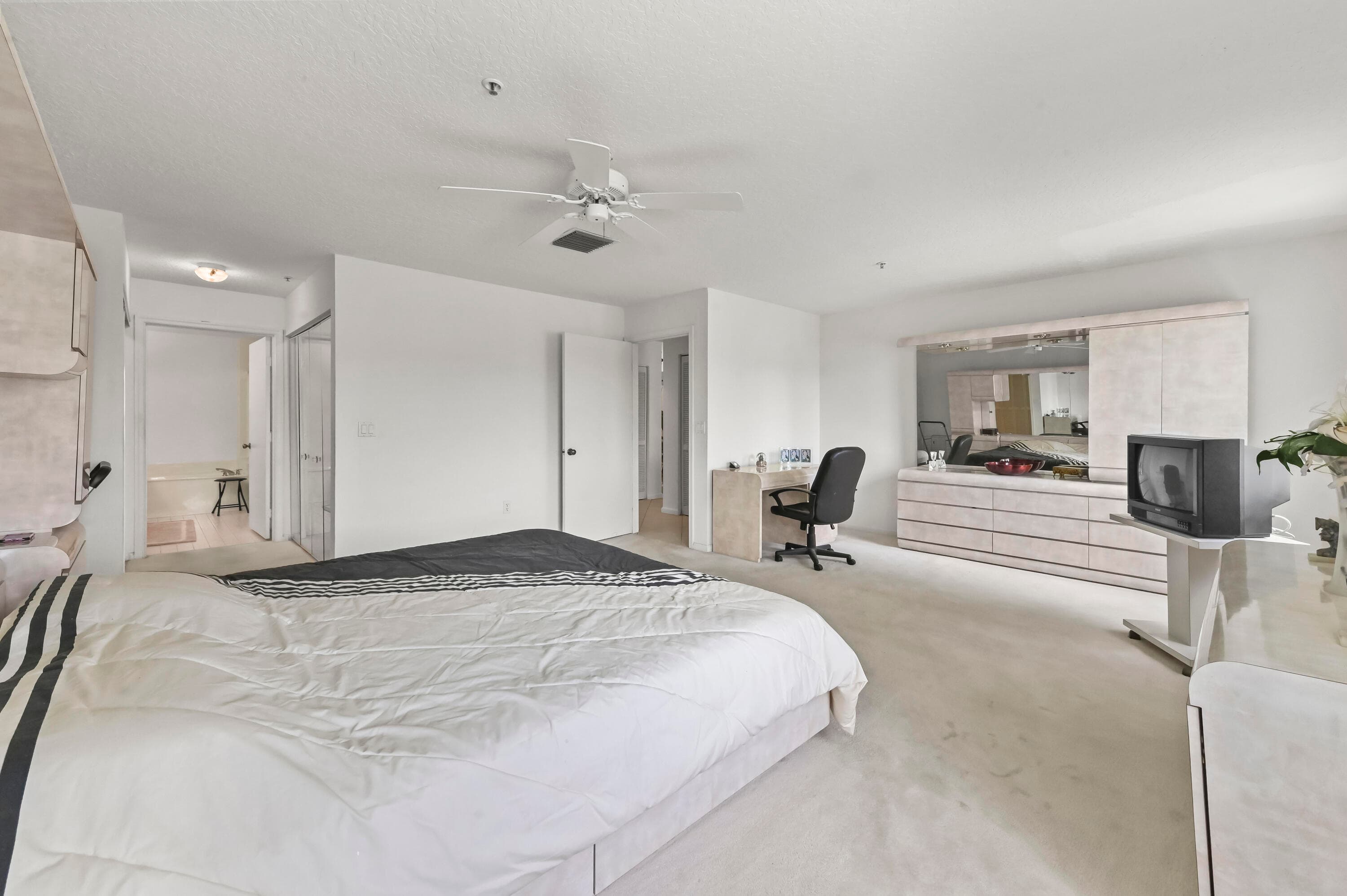 5952 Regal Glen Drive 207, Boynton Beach, FL 33437 — photo 17 of 48