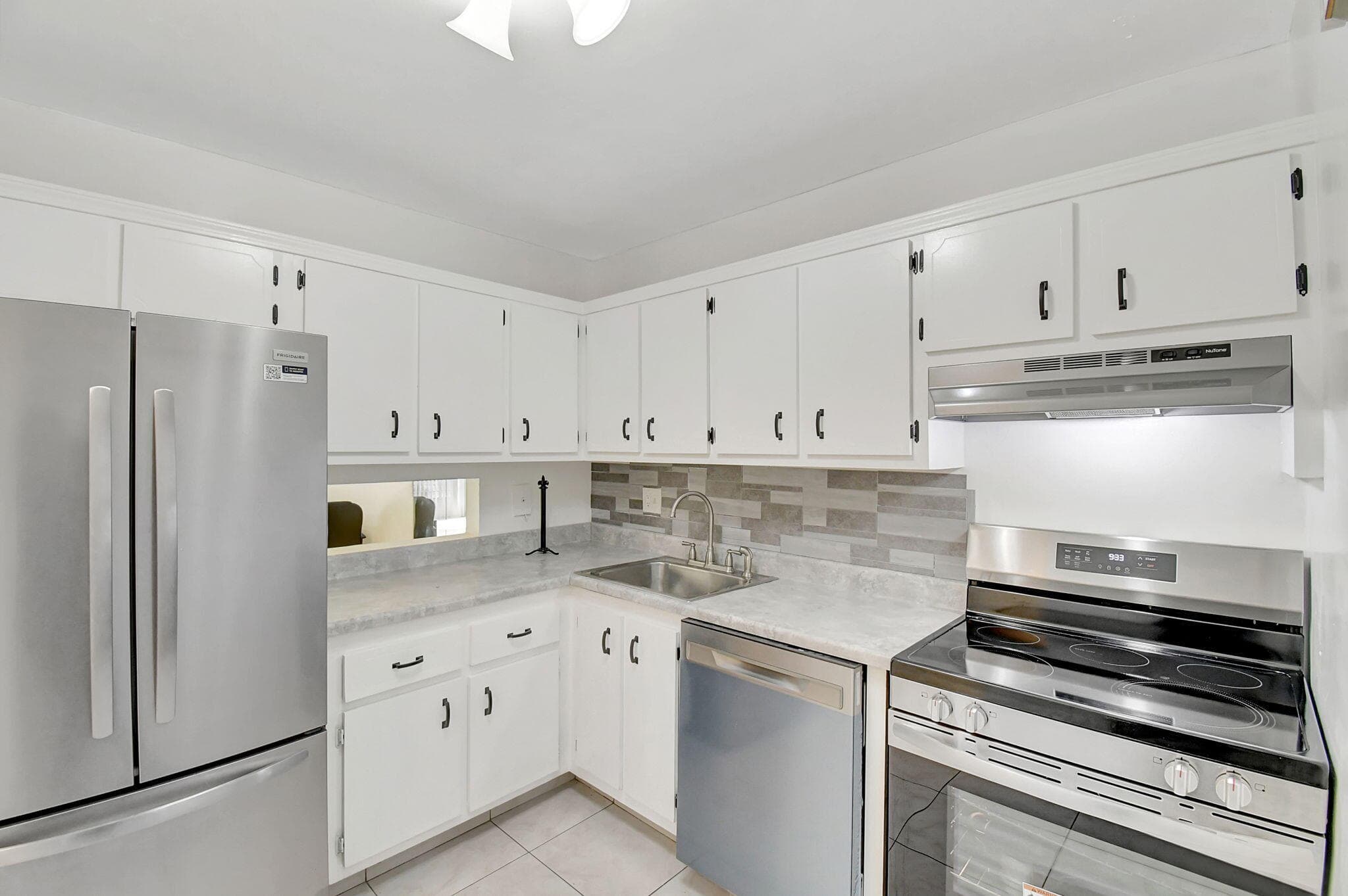 3090 NW 46th Avenue 105c, Lauderdale Lakes, FL 33313 — photo 2 of 42
