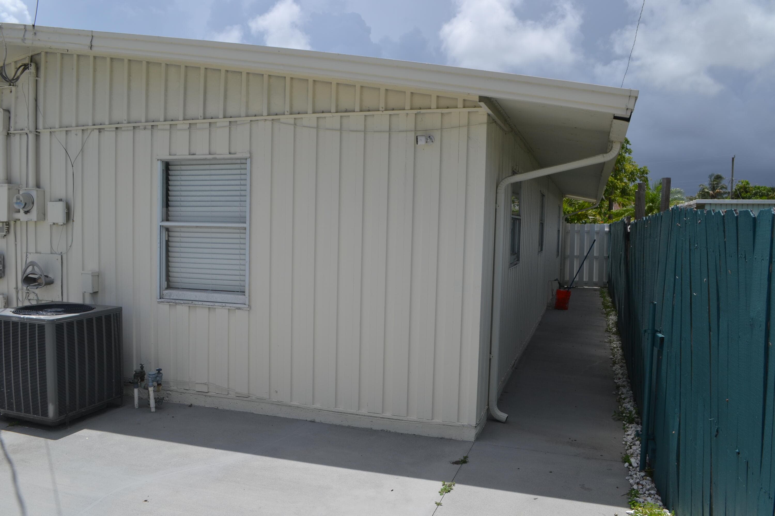 377 NW Nw 49th Street Street, Fort Lauderdale, FL 33309 — photo 3 of 17