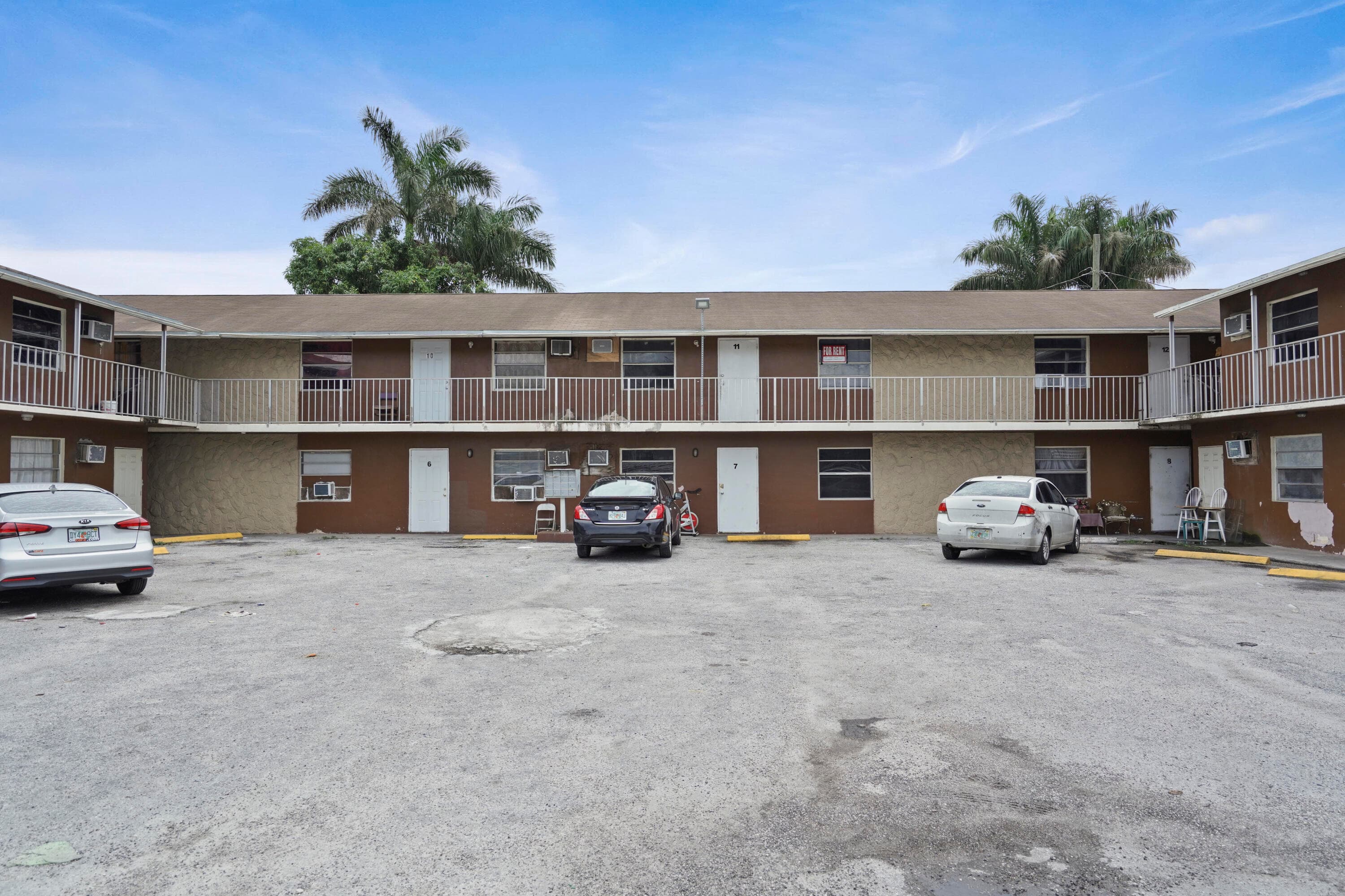 241 NW 11th 1 Street 13, Belle Glade, FL 33430 — photo