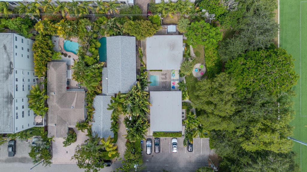 625 NE 13th Avenue, Fort Lauderdale, FL 33304 — photo 7 of 93