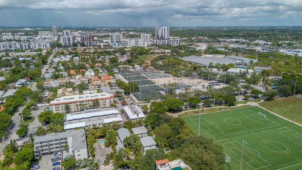 625 NE 13th Avenue, Fort Lauderdale, FL 33304 — photo 9 of 93