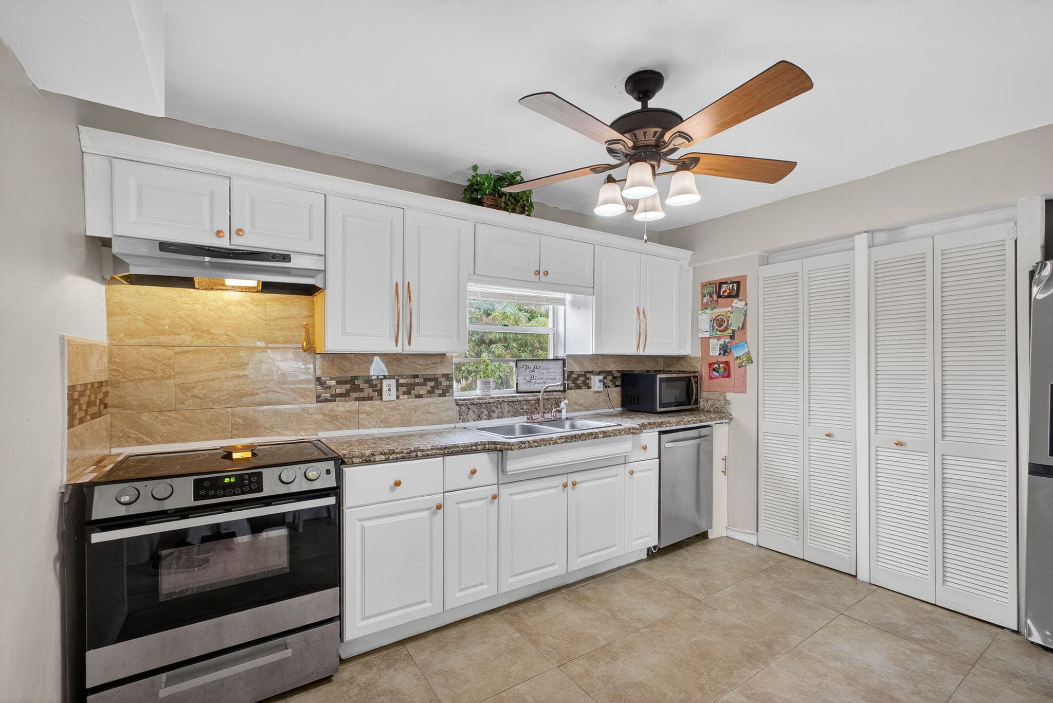 1136 W 7th Street, Riviera Beach, FL 33404 — photo 5 of 56