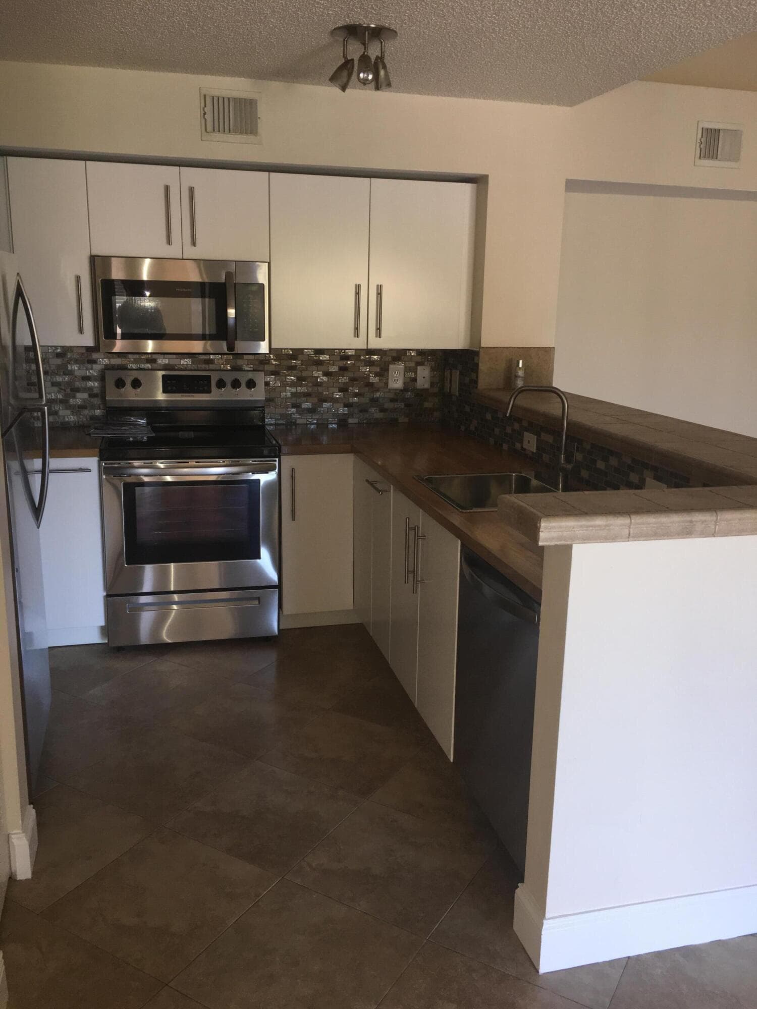1721 Village 303 Boulevard 303, West Palm Beach, FL 33409 — photo 3 of 13