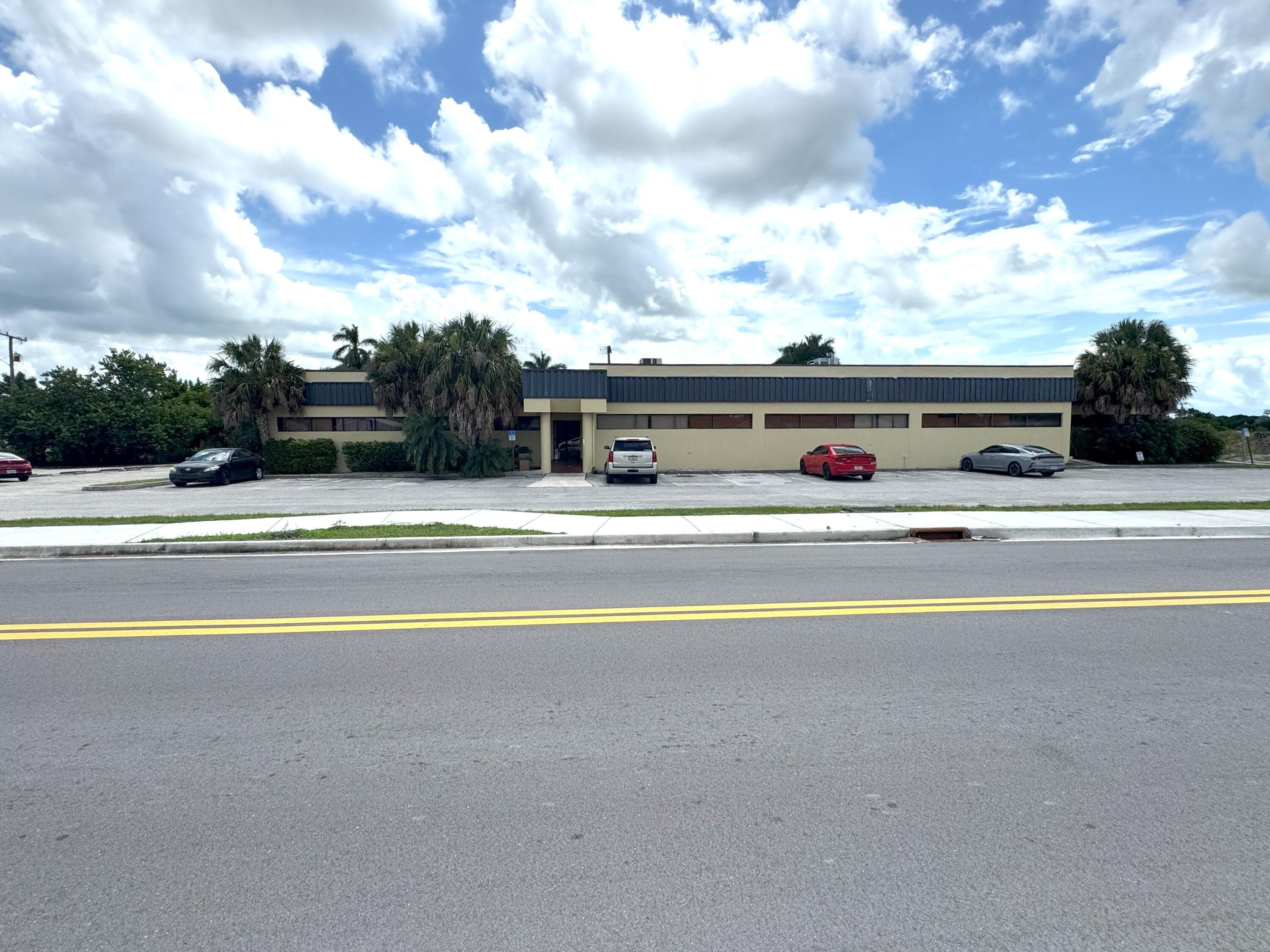 170 S Barfield Highway, Pahokee, FL 33476 — photo 2 of 18