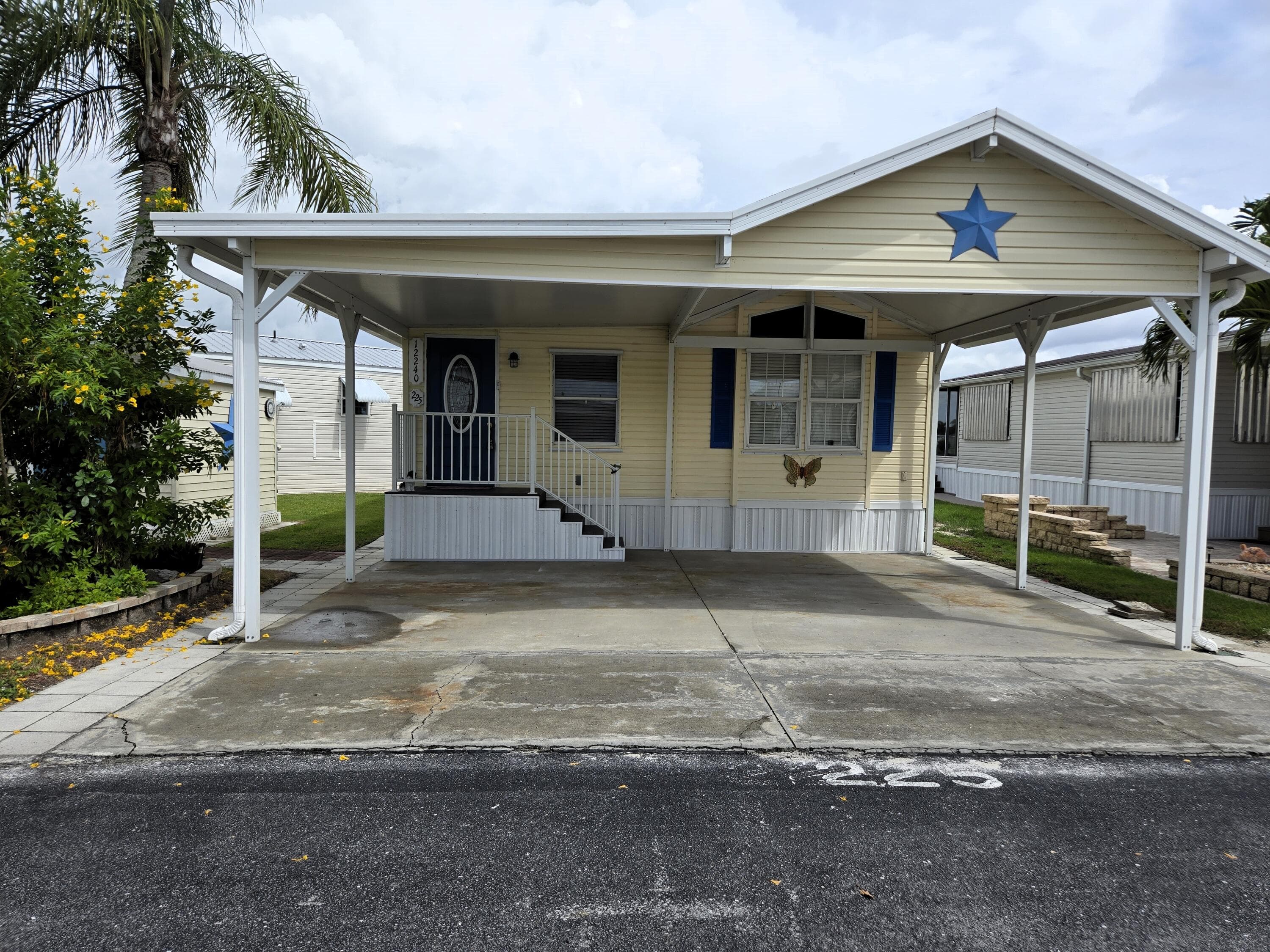 12240 SE 138th Boulevard 225, Okeechobee, FL 34974 — photo 1 of 50