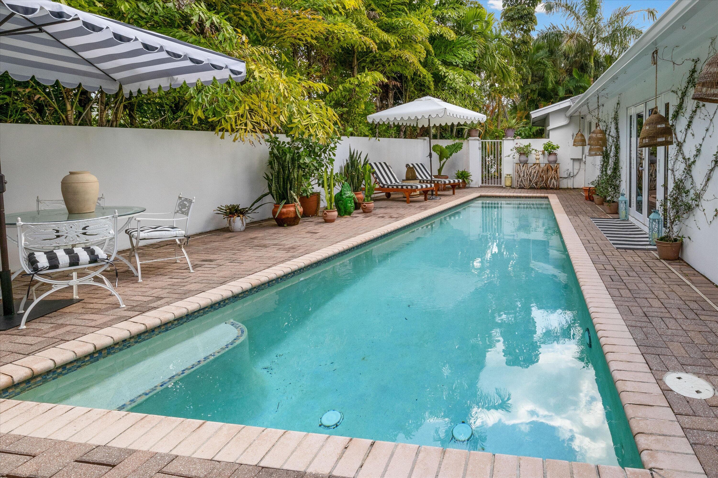 202 32nd Street, West Palm Beach, FL 33407 — photo 1 of 44