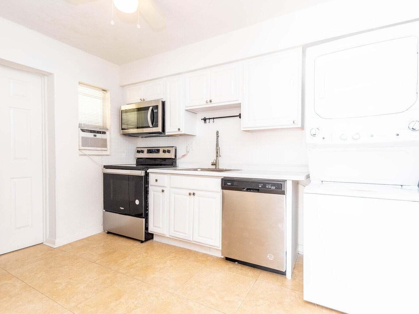 4230 NE 1st Terrace, Oakland Park, FL 33334 — photo 6 of 9