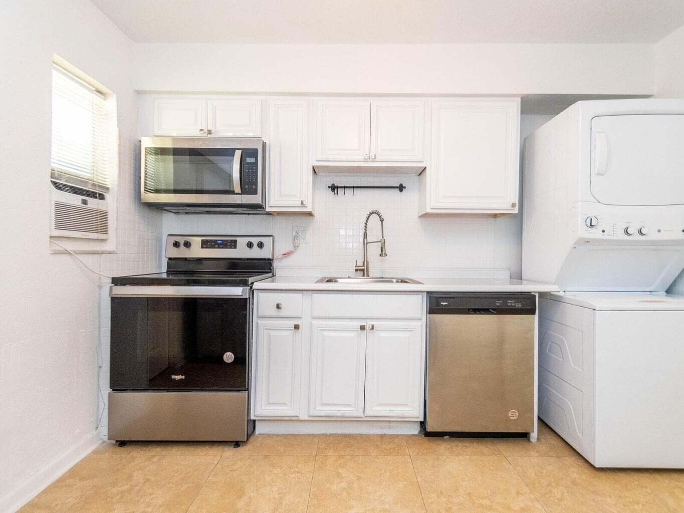 4230 NE 1st Terrace, Oakland Park, FL 33334 — photo 8 of 9