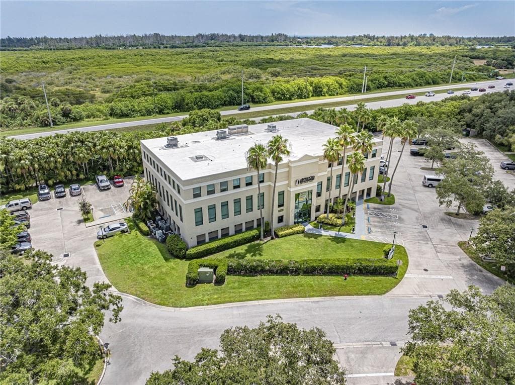 3755 7th Terrace 303 ''Suites'', Vero Beach, FL 32960 — photo 32 of 36